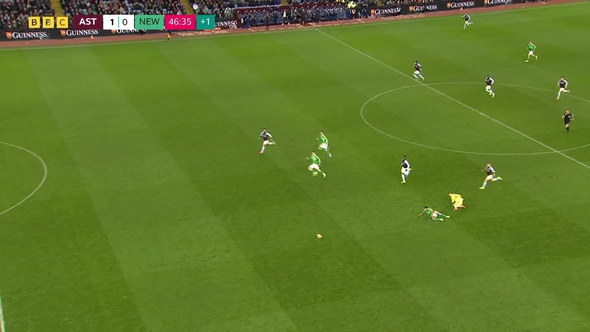 Cận cảnh tấm thẻ đỏ &ldquo;đi&ecirc;n rồ&rdquo; của thủ m&ocirc;n Aston Villa - Ảnh 1.