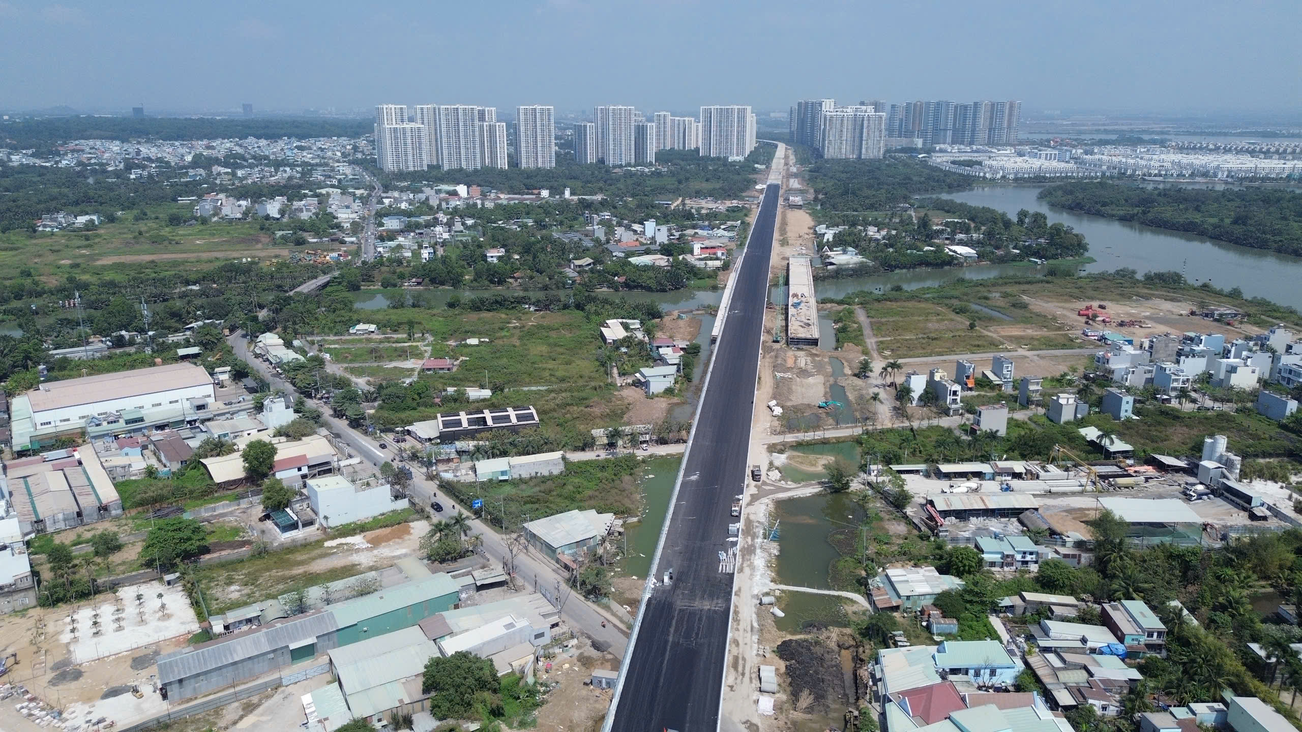 Xu&acirc;n về tr&ecirc;n c&ocirc;ng trường đường V&agrave;nh đai 3 TPHCM - Ảnh 9.