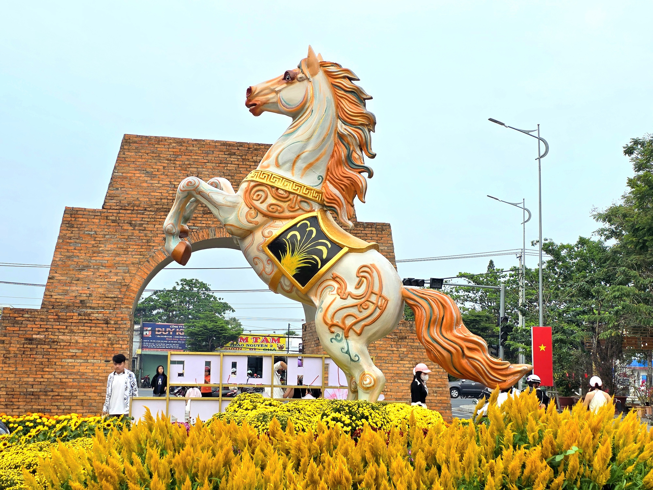 Linh vật ngựa của tỉnh, thành nào đẹp nhất Tết Bính Ngọ 2026? - Ảnh 15.