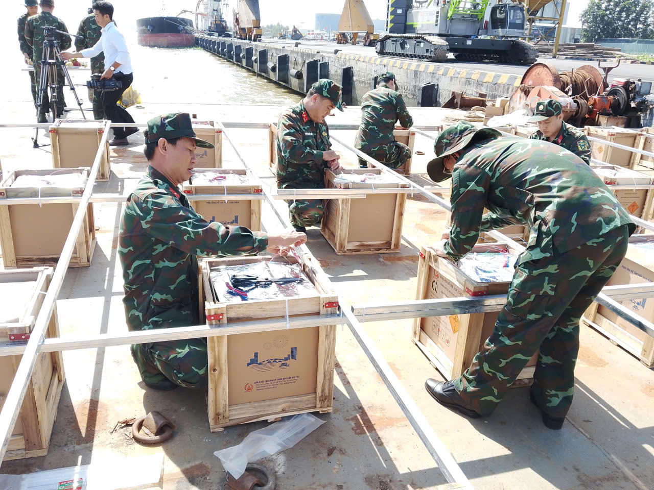 Cận cảnh trận địa pháo hoa Cần Thơ chào đón năm mới 2026 - Ảnh 2.