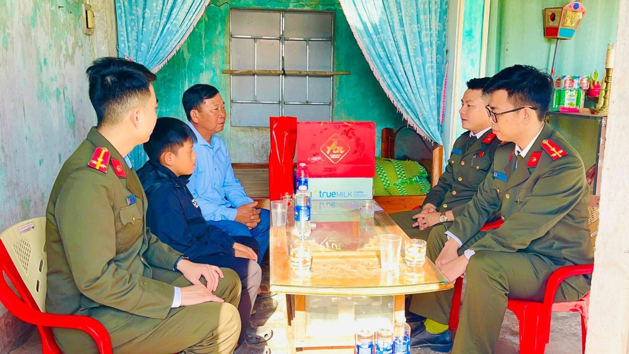 Hơn 10.000 suất quà Tết đến tay người khó khăn ở Quảng Trị - Ảnh 15.
