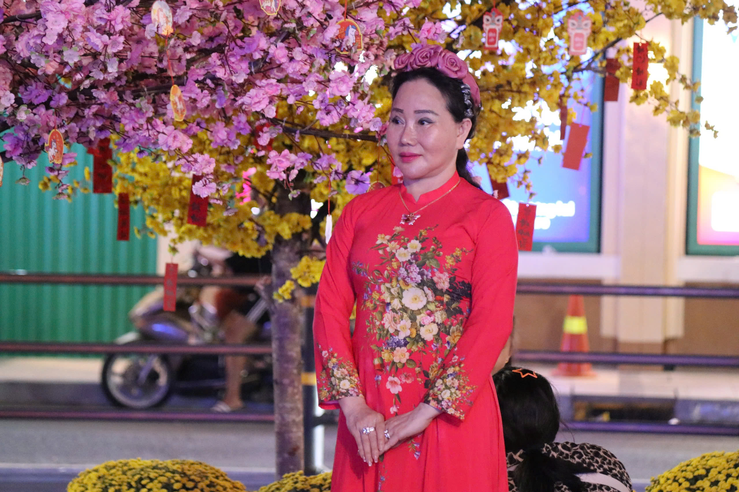 Xu&acirc;n rực rỡ qua từng khung h&igrave;nh: C&aacute;c địa điểm chụp ảnh Tết thu h&uacute;t giới trẻ năm 2026 - Ảnh 1.