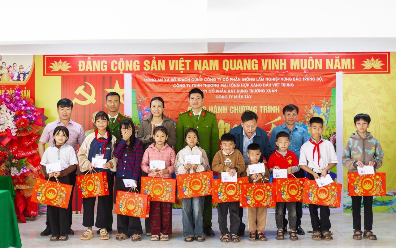 Hơn 10.000 suất quà Tết đến tay người khó khăn ở Quảng Trị