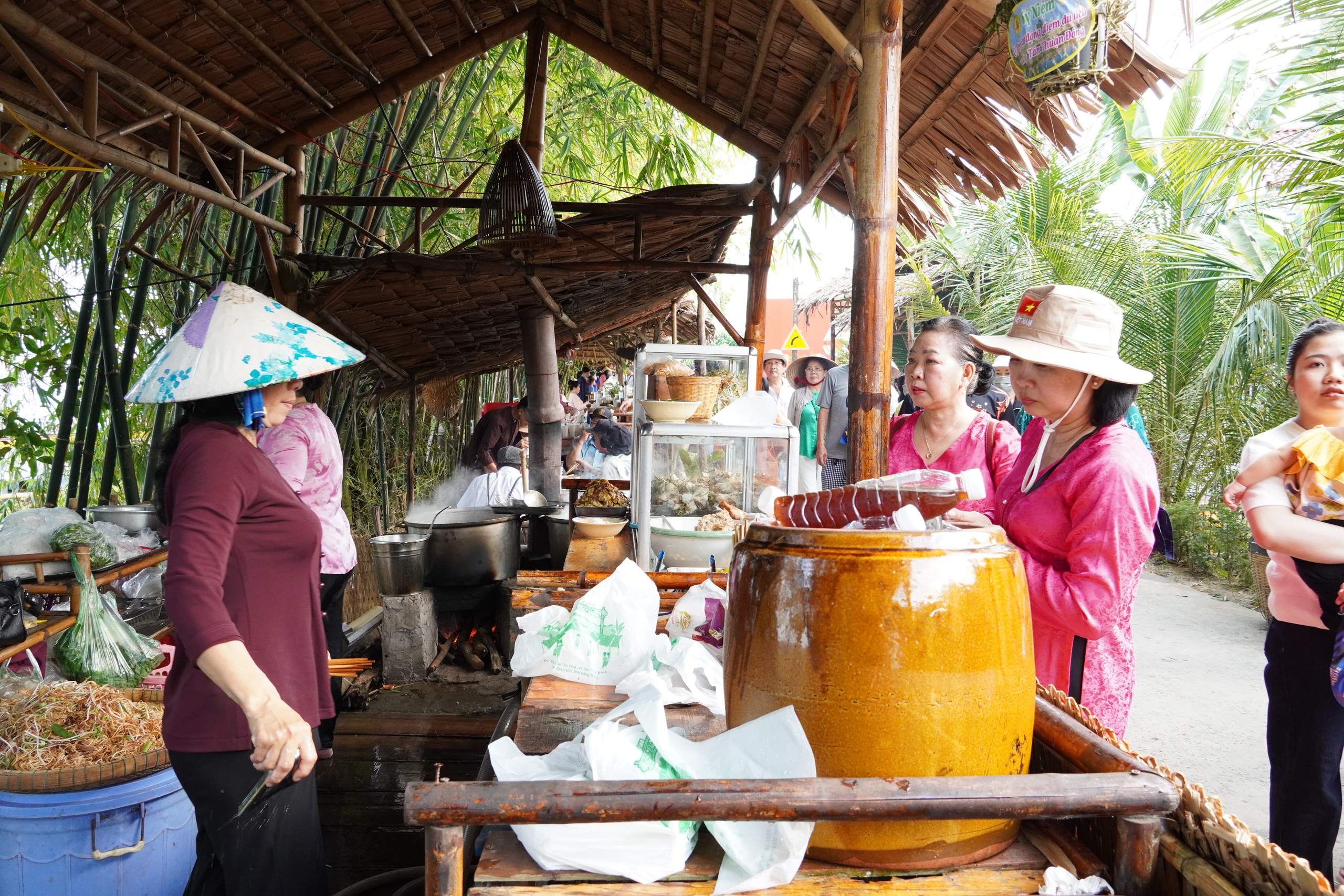 Dân dã các mô hình chợ quê tại Đồng Tháp - Ảnh 8.