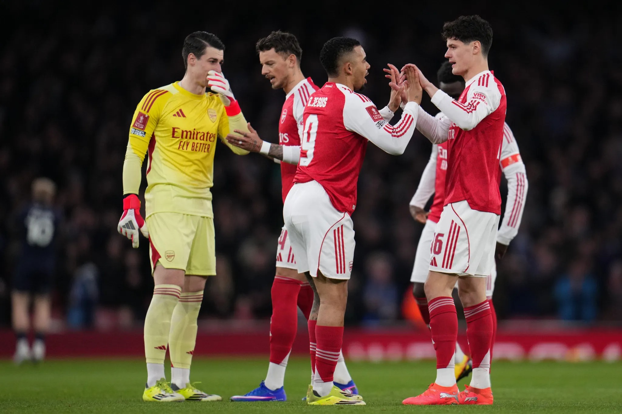 Arsenal gặp “kẻ huỷ diệt các ông lớn”, Man City đối đầu Newcastle ở vòng 5 FA Cup - Ảnh 1.