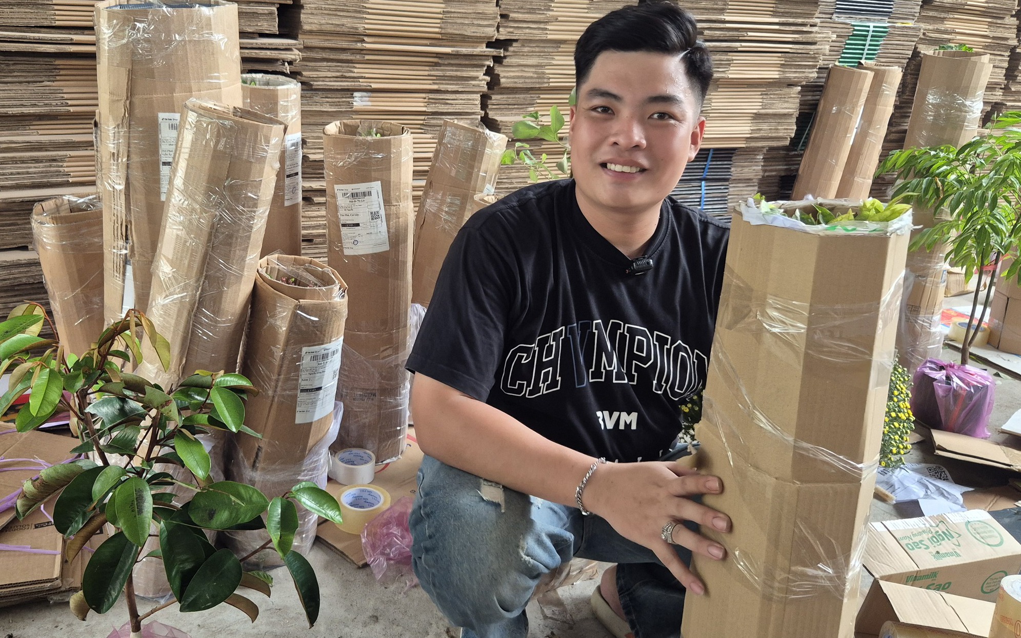 Tết chủ shop đi chơi, đơn hàng vẫn "nổ" ầm ầm