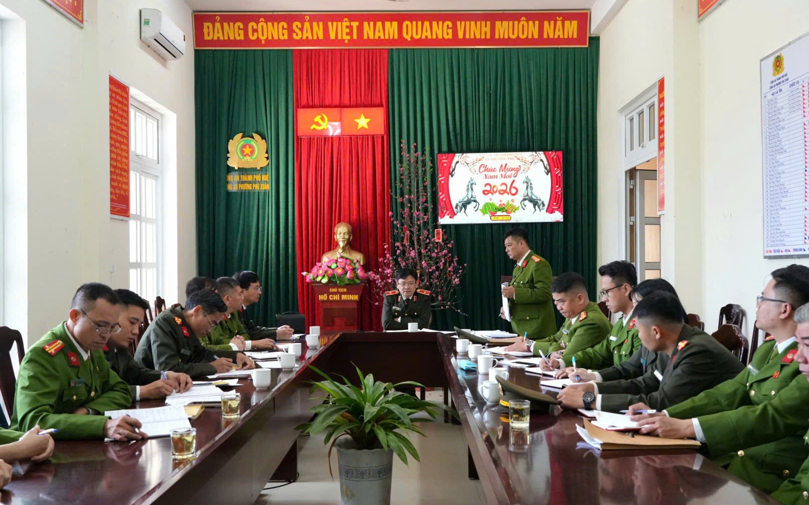Cận Tết, Giám đốc và Phó Giám đốc công an đến kiểm tra đột xuất công an phường