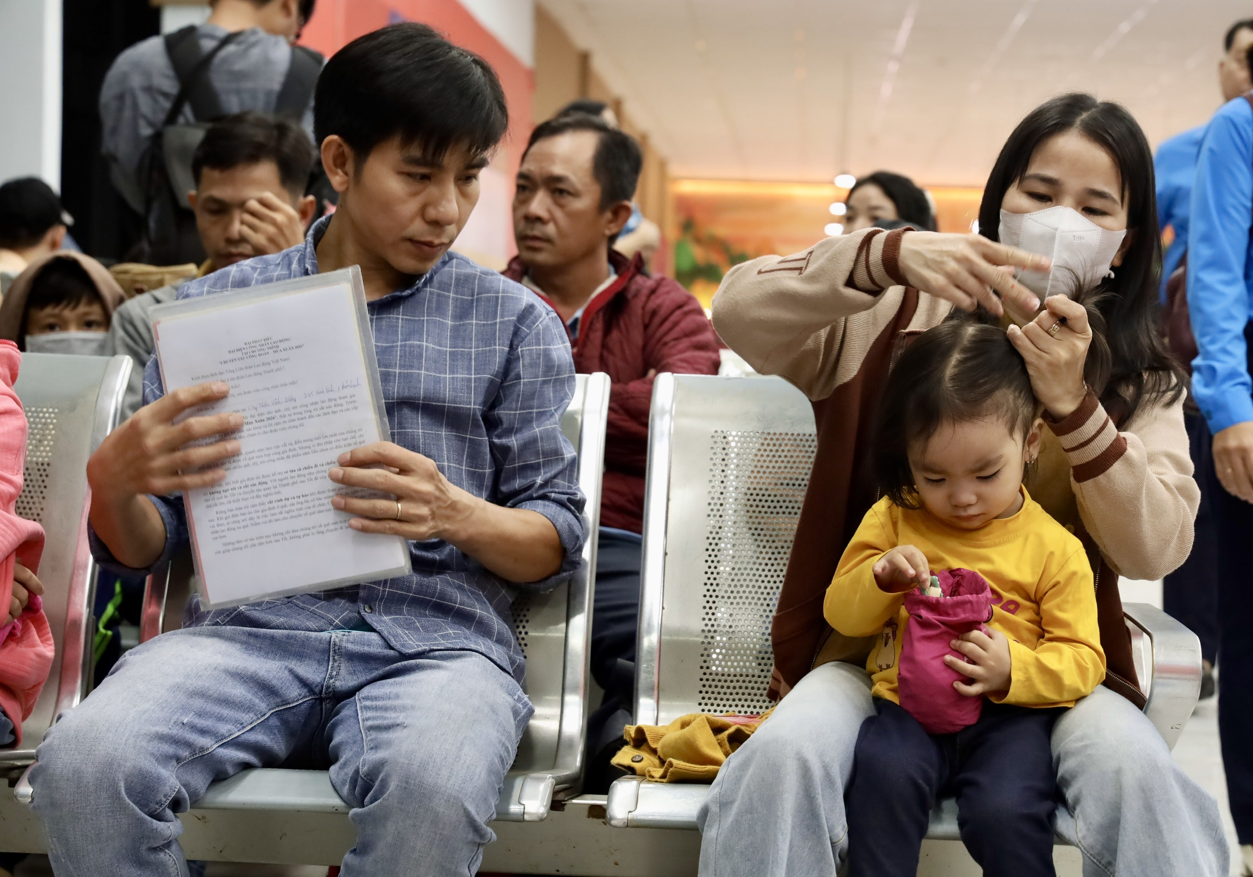 C&ocirc;ng nh&acirc;n vui Tết: Sum vầy theo những c&aacute;ch kh&aacute;c nhau - Ảnh 6.