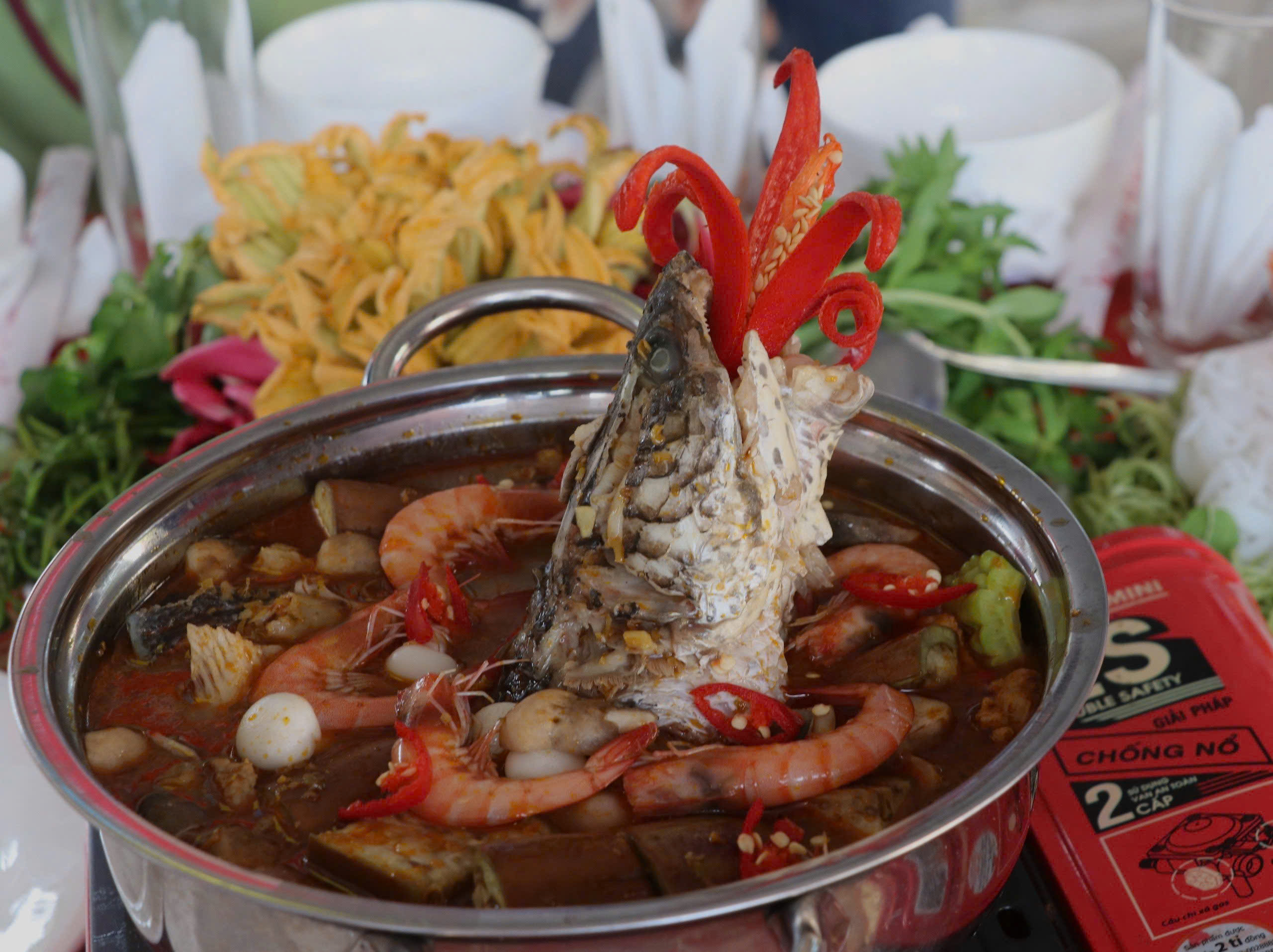 VIDEO: Đặt hầm bắt c&aacute; l&oacute;c "chạy mặn" ăn Tết - Ảnh 8.