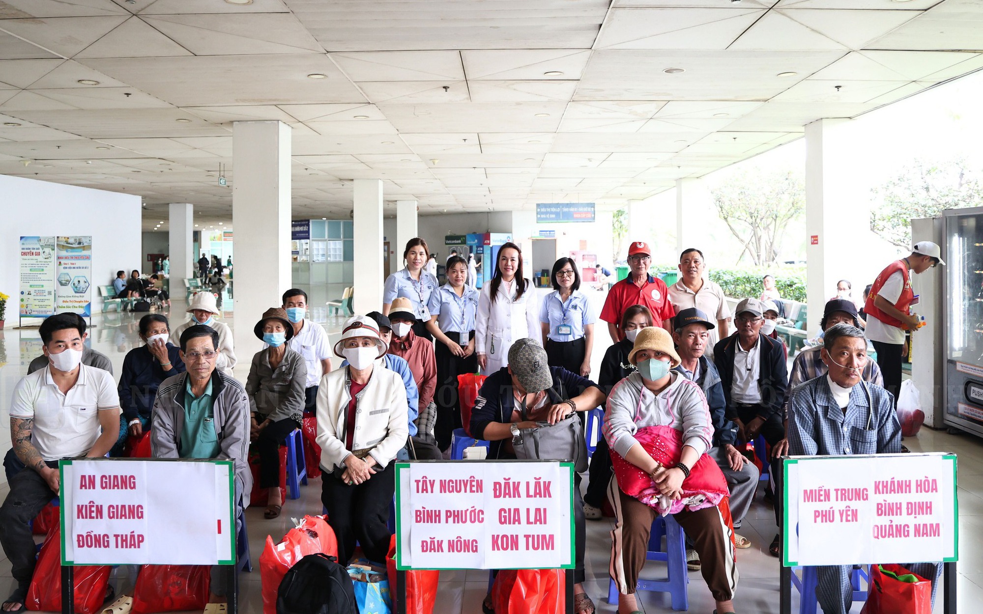 Những hành khách đặc biệt trên chuyến xe ấm áp