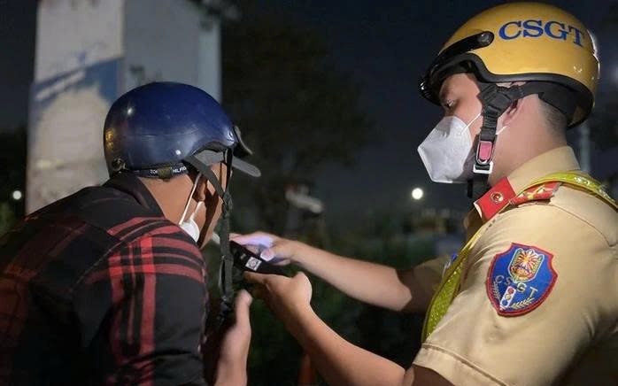 NÓI THẲNG: CSGT kiểm tra nồng độ cồn ngay từ Mùng 1 - không "nới tay vì Tết"!