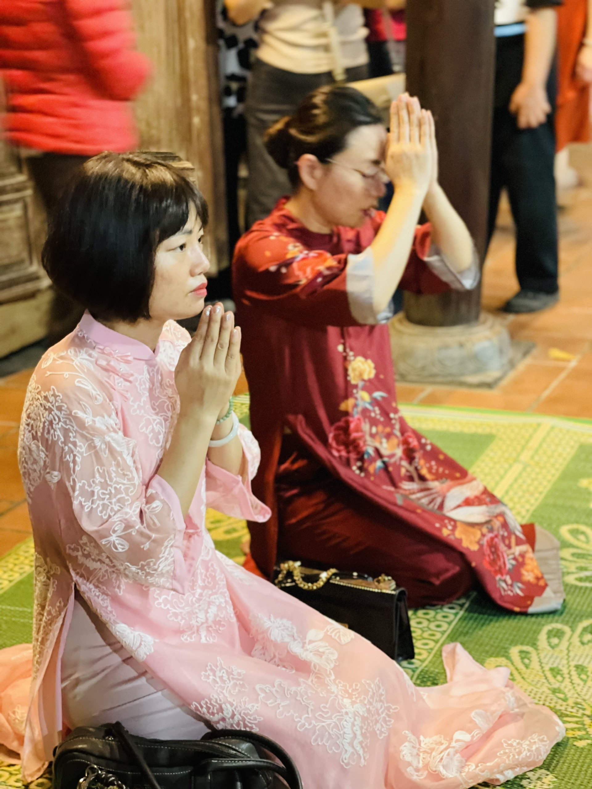 Năm mới l&ecirc;n ch&ugrave;a cầu an - Ảnh 1.