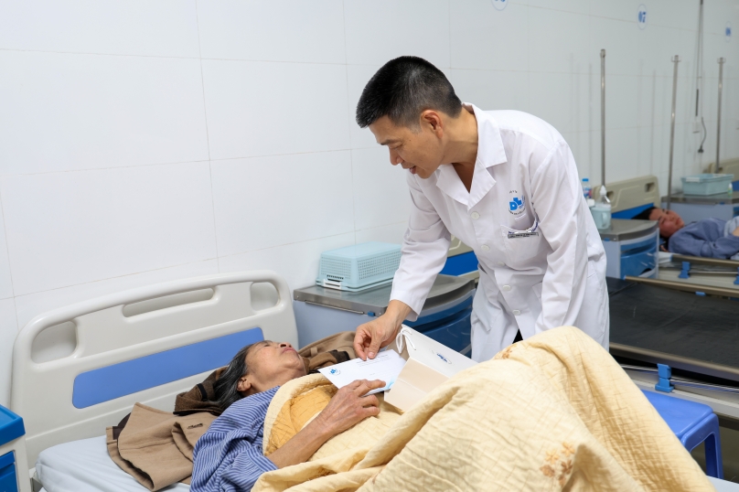 Chúc Tết bác sĩ Trường Sa qua Telemedicine, cấp cứu xuyên giao thừa - Ảnh 4.