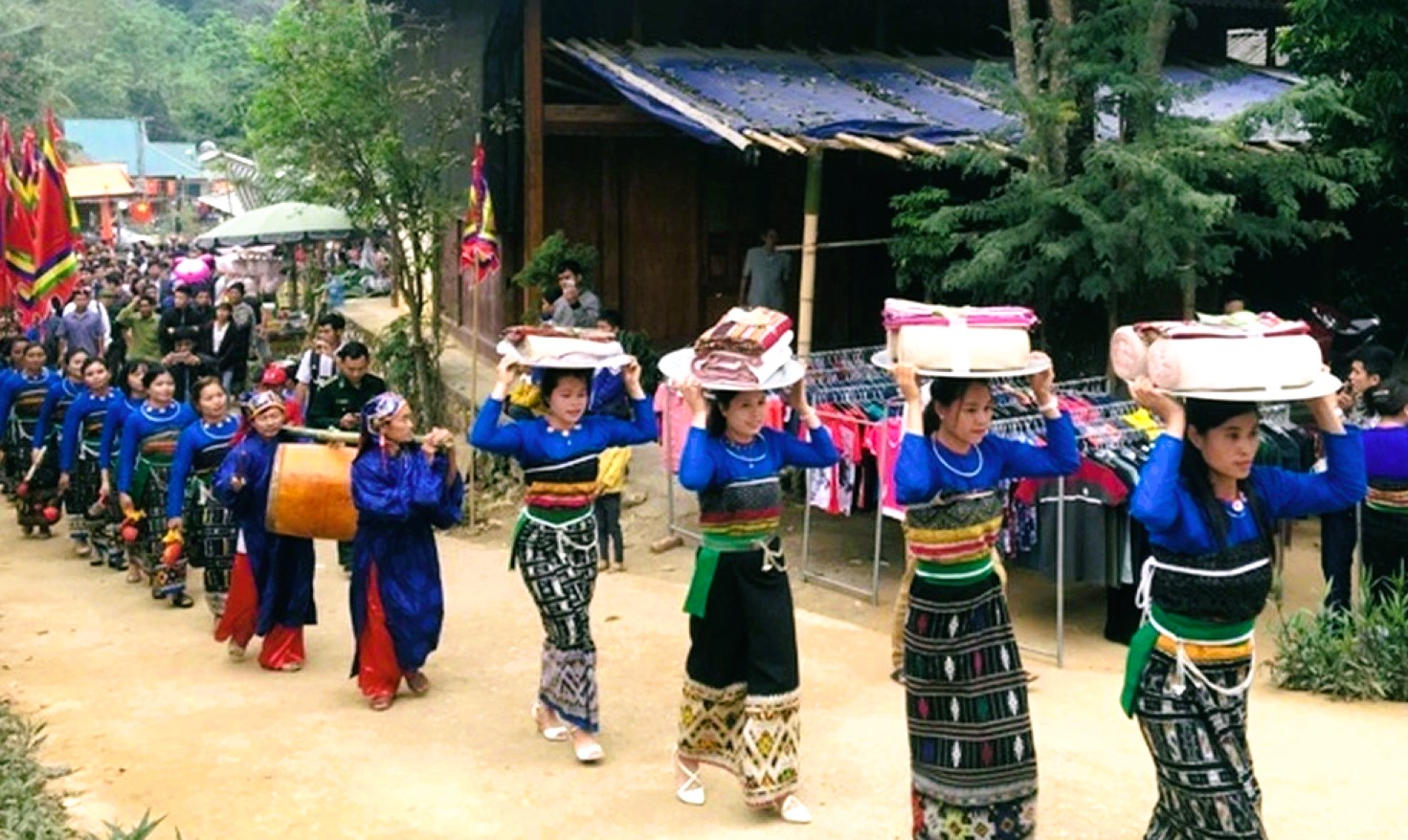 Chuyện cả bản "rước" hòn đá thiêng để xin vía đầu năm mới - Ảnh 5.