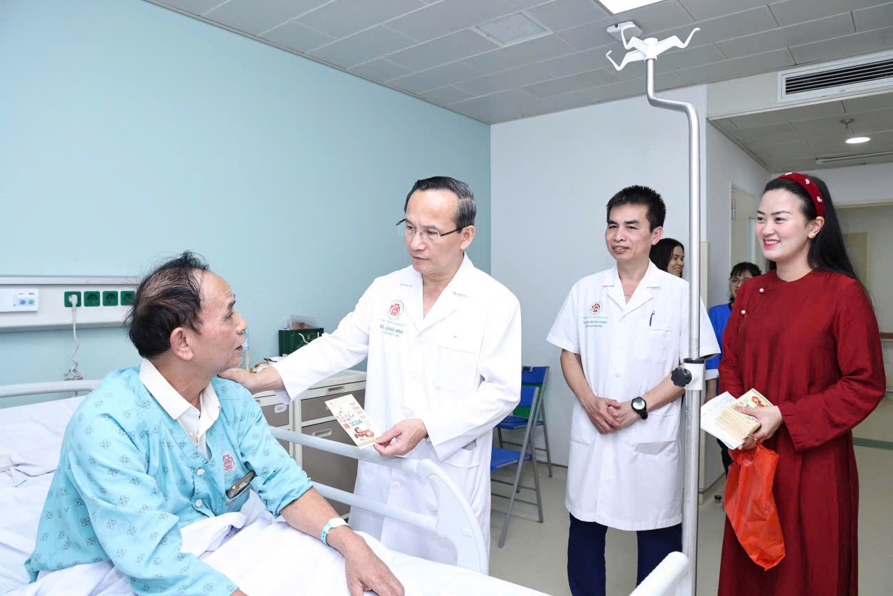 Chúc Tết bác sĩ Trường Sa qua Telemedicine, cấp cứu xuyên giao thừa - Ảnh 2.