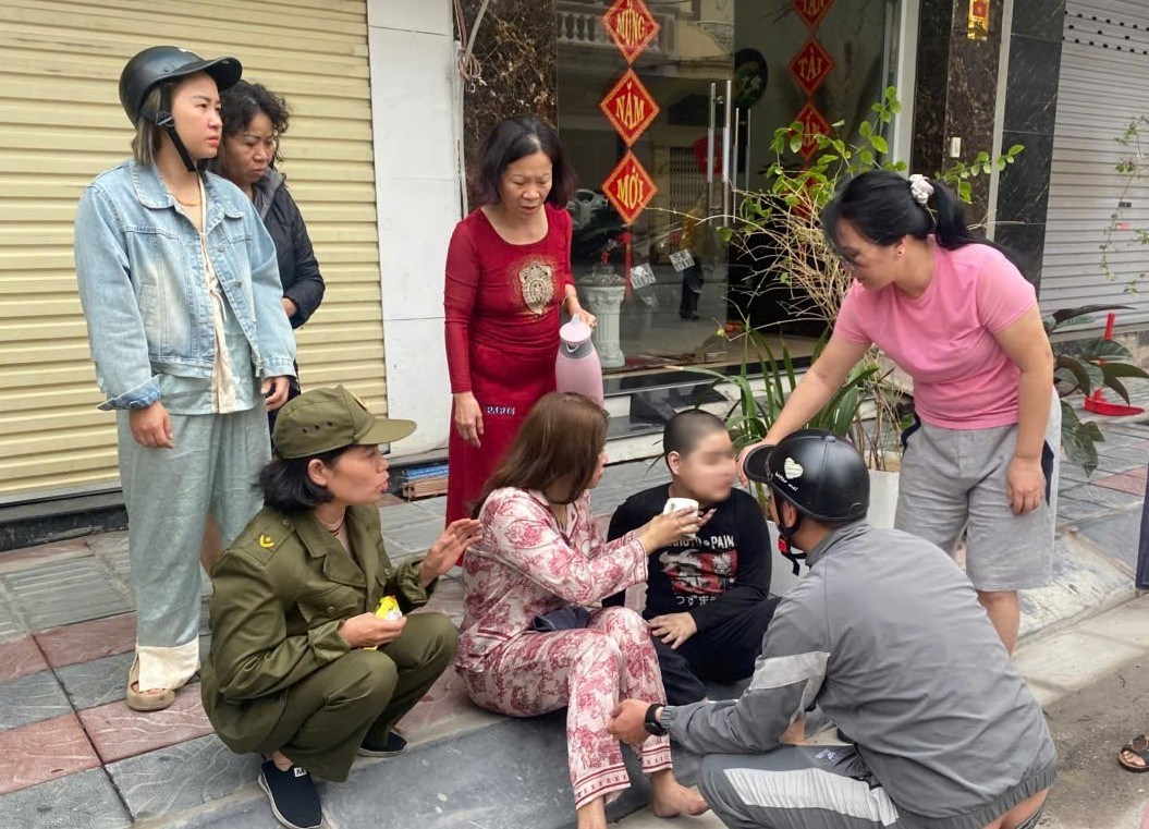 Kịp thời cứu 2 người trong vụ cháy nhà dân tại Hải Phòng mùng 1 Tết 2026 - Ảnh 3.