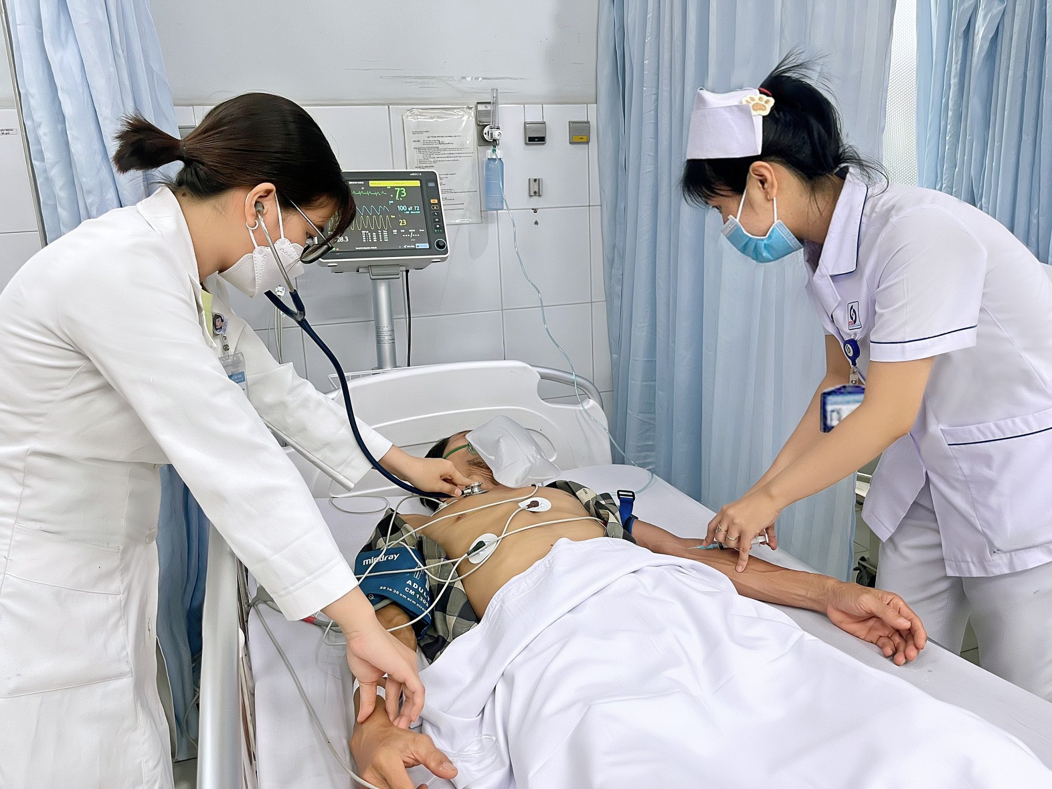Nỗi niềm y b&aacute;c sĩ trực cấp cứu - Ảnh 5.