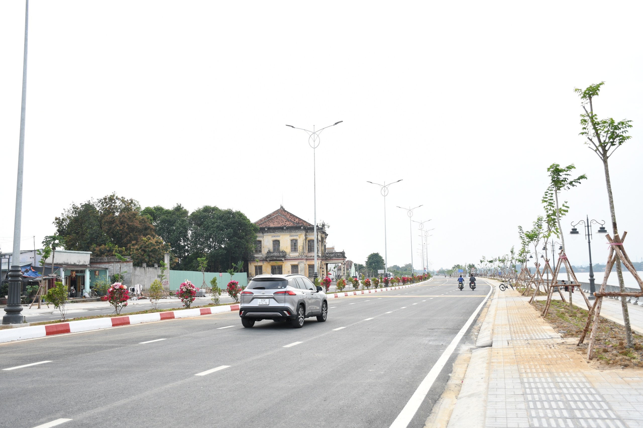 Cận cảnh con đường ven s&ocirc;ng Đồng Nai đẹp nhất năm 2026 - Ảnh 7.