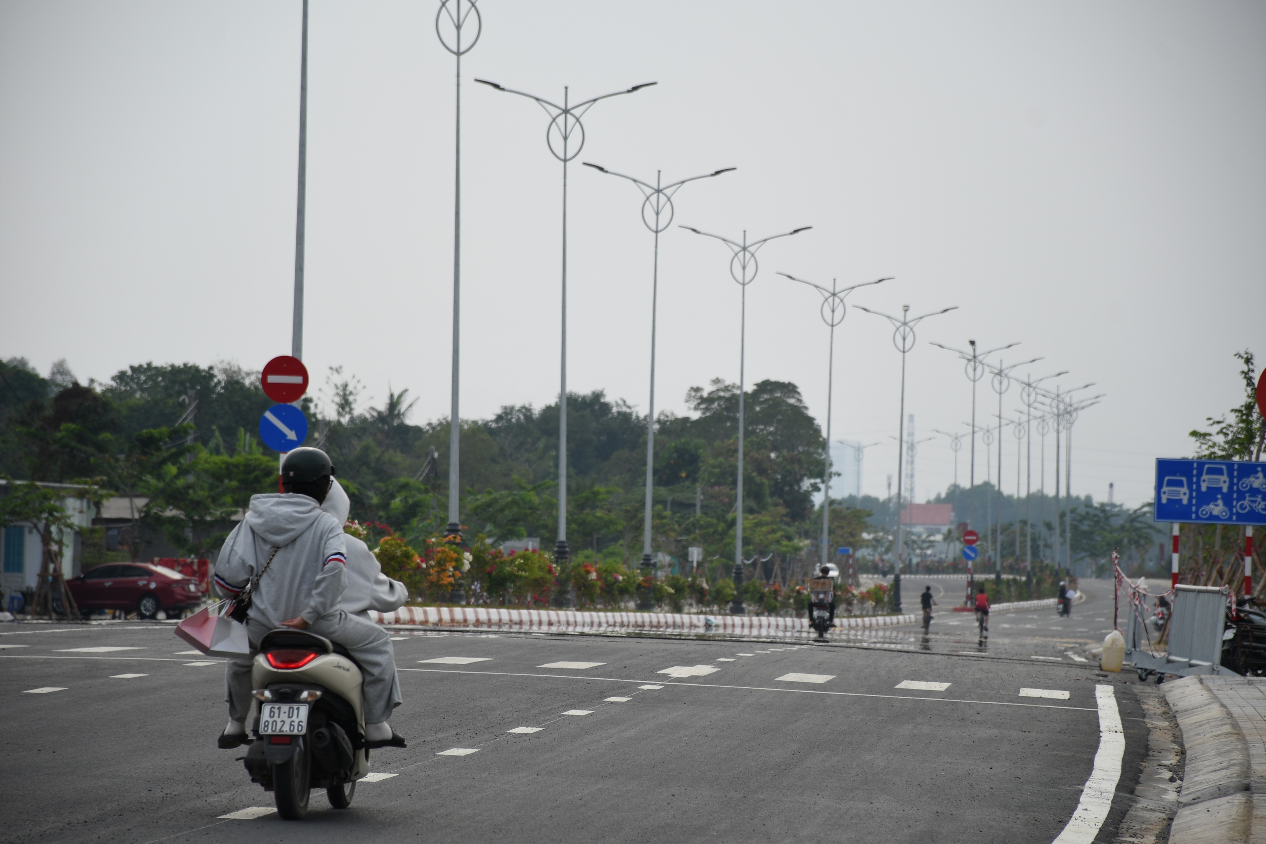 Cận cảnh con đường ven s&ocirc;ng Đồng Nai đẹp nhất năm 2026 - Ảnh 14.