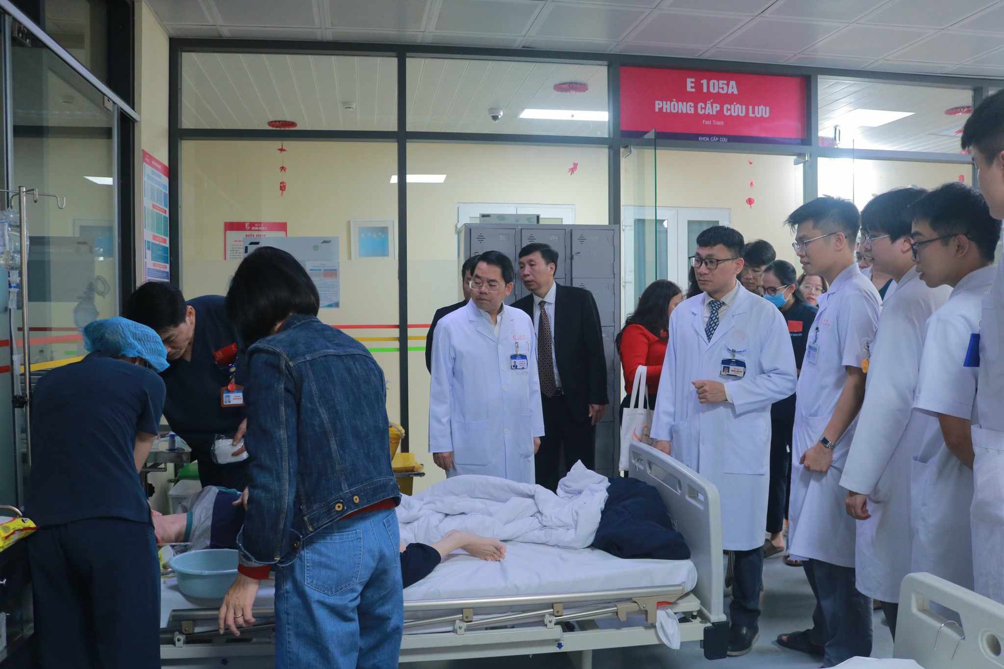 Chúc Tết bác sĩ Trường Sa qua Telemedicine, cấp cứu xuyên giao thừa - Ảnh 5.