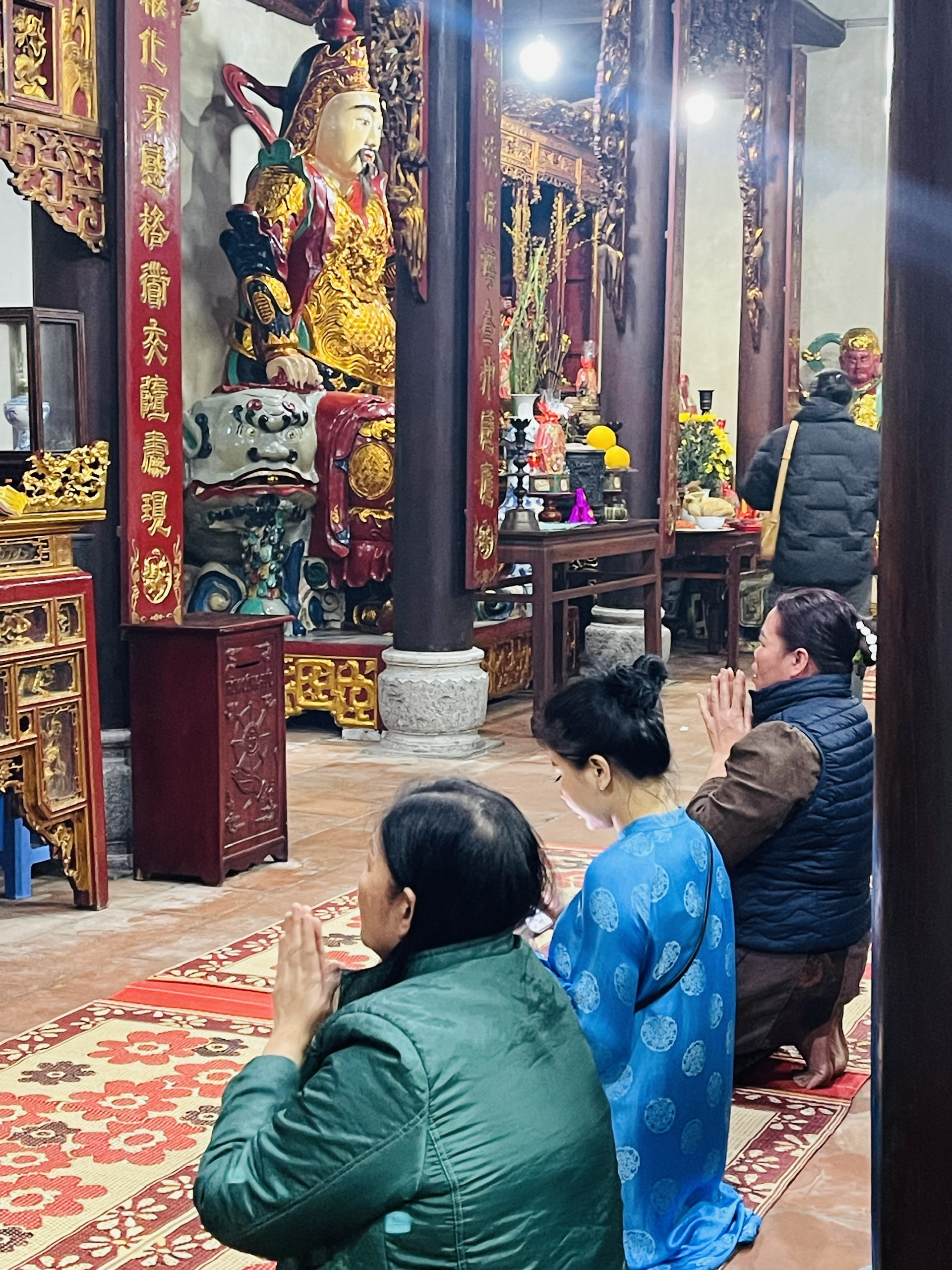 Năm mới l&ecirc;n ch&ugrave;a cầu an - Ảnh 4.