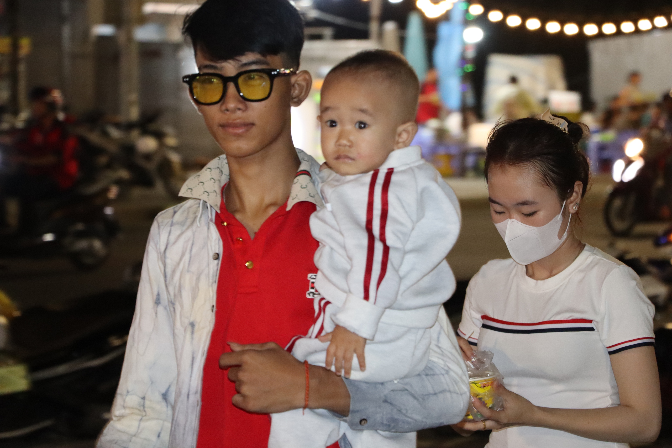 VIDEO: Quảng trường 278 tỉ đồng ở C&agrave; Mau nhộn nhịp ng&agrave;y Tết - Ảnh 10.