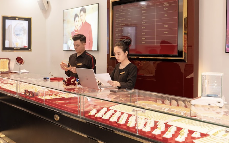 Sáng mùng 1 Tết, giá vàng miếng SJC và vàng nhẫn tiếp tục giảm sâu