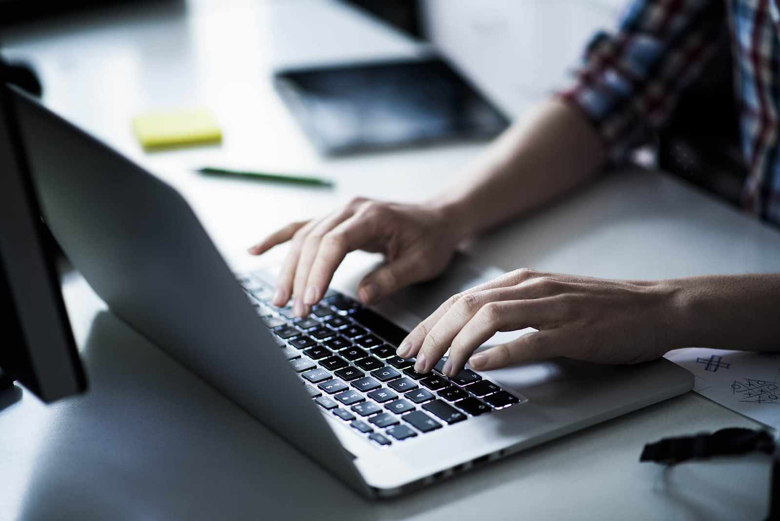 Top 10 ngành bị ảnh hưởng bởi AI năm Bính Ngọ - Ảnh 1.