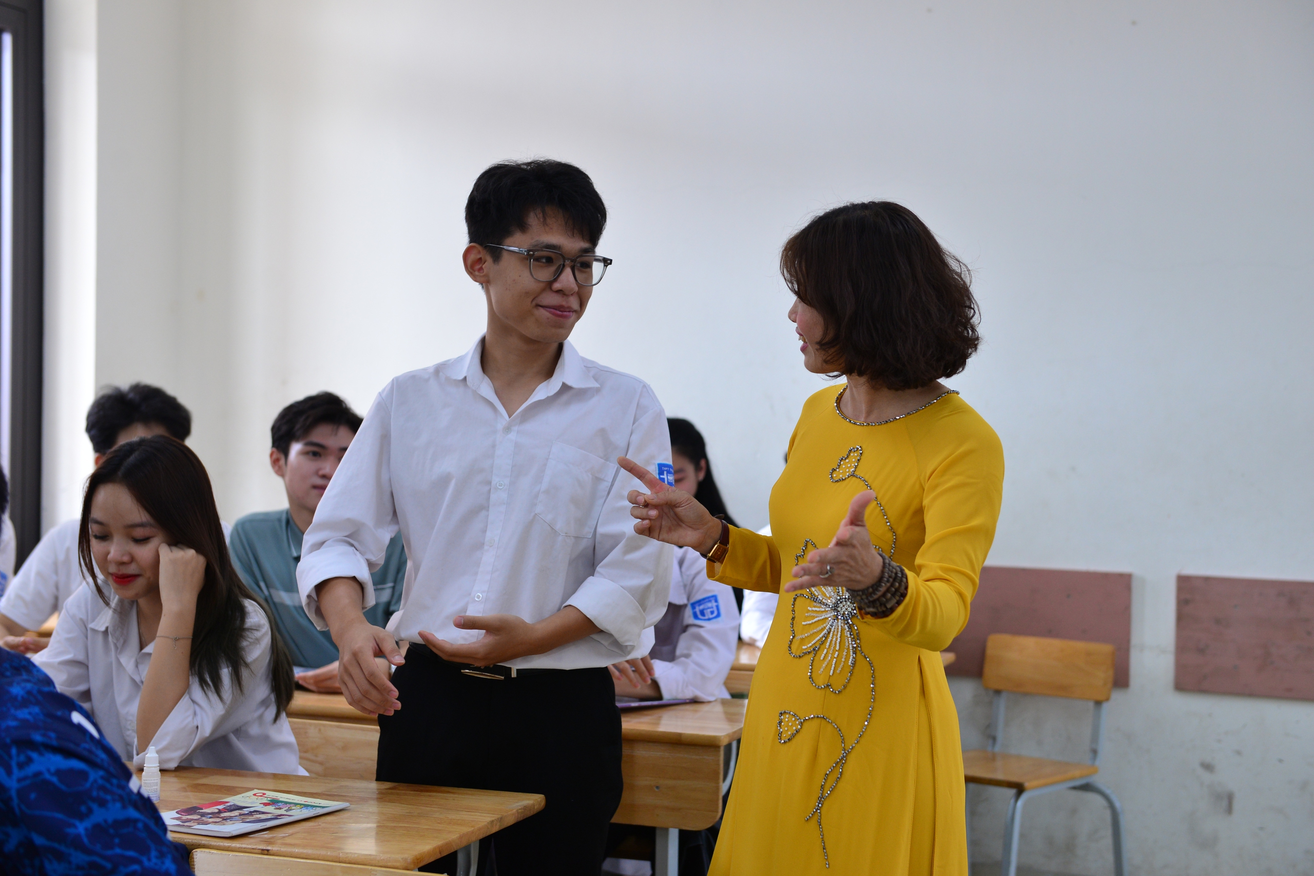 Các nhà giáo mỗi ngày làm tốt hơn, để gánh vác những trọng trách lớn - Ảnh 2.