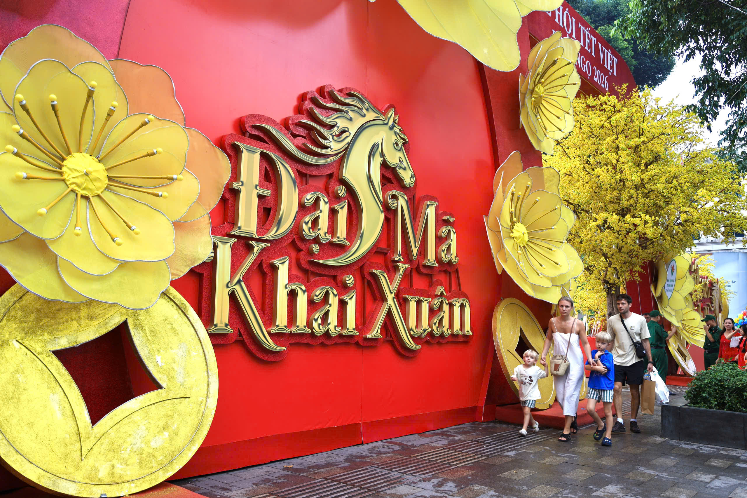 Check-in đầu xuân với Đại mã - Ảnh 2.