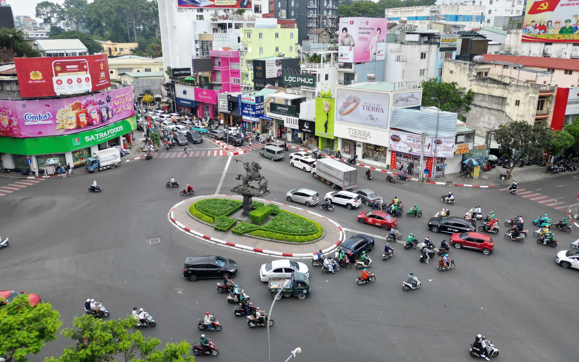 Nhìn lại quá trình hợp nhất của TPHCM