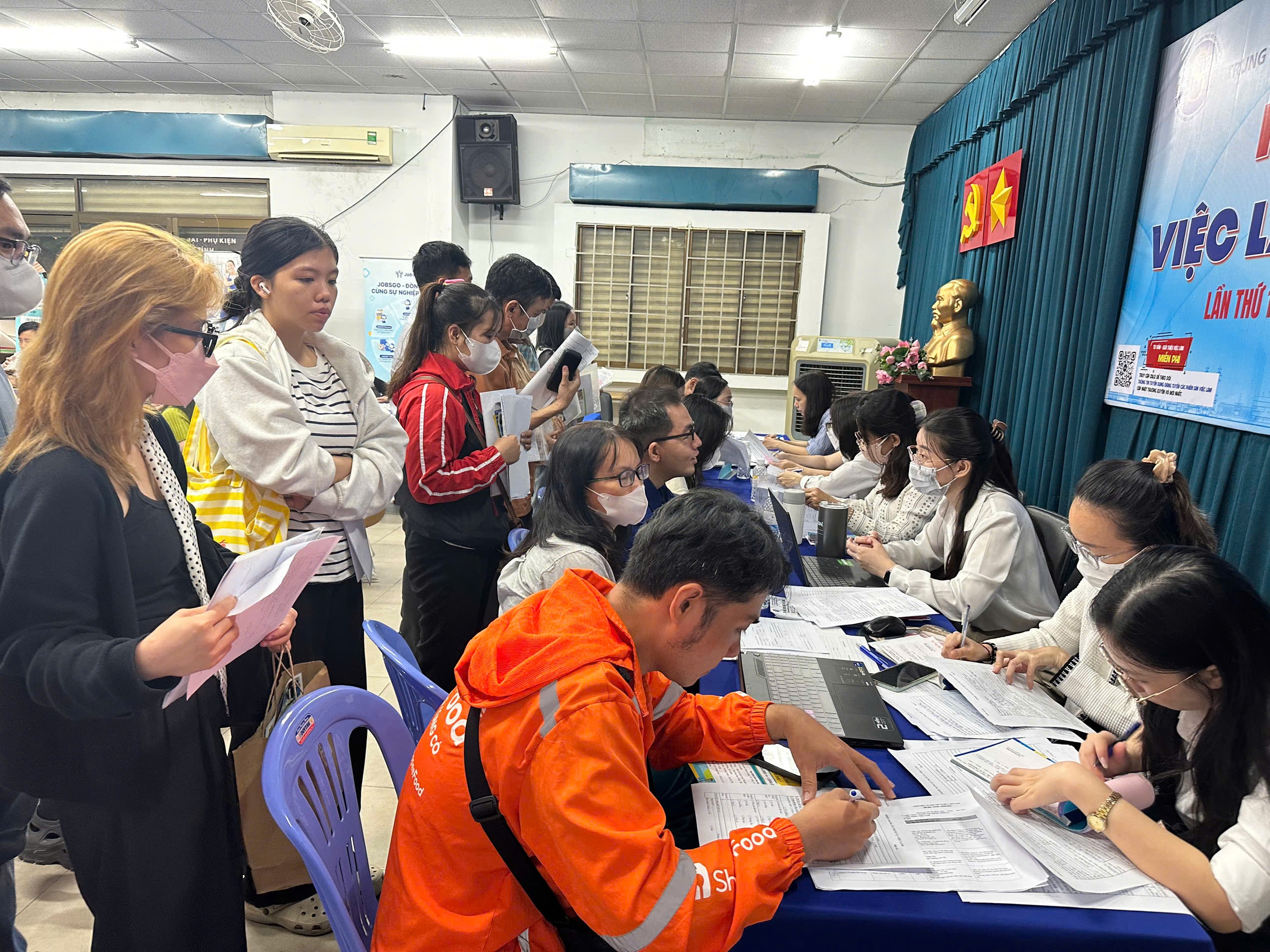 Thị trường lao động TPHCM năm 2026: Những ng&agrave;nh nghề sẽ kh&aacute;t nh&acirc;n lực sau Tết - Ảnh 4.