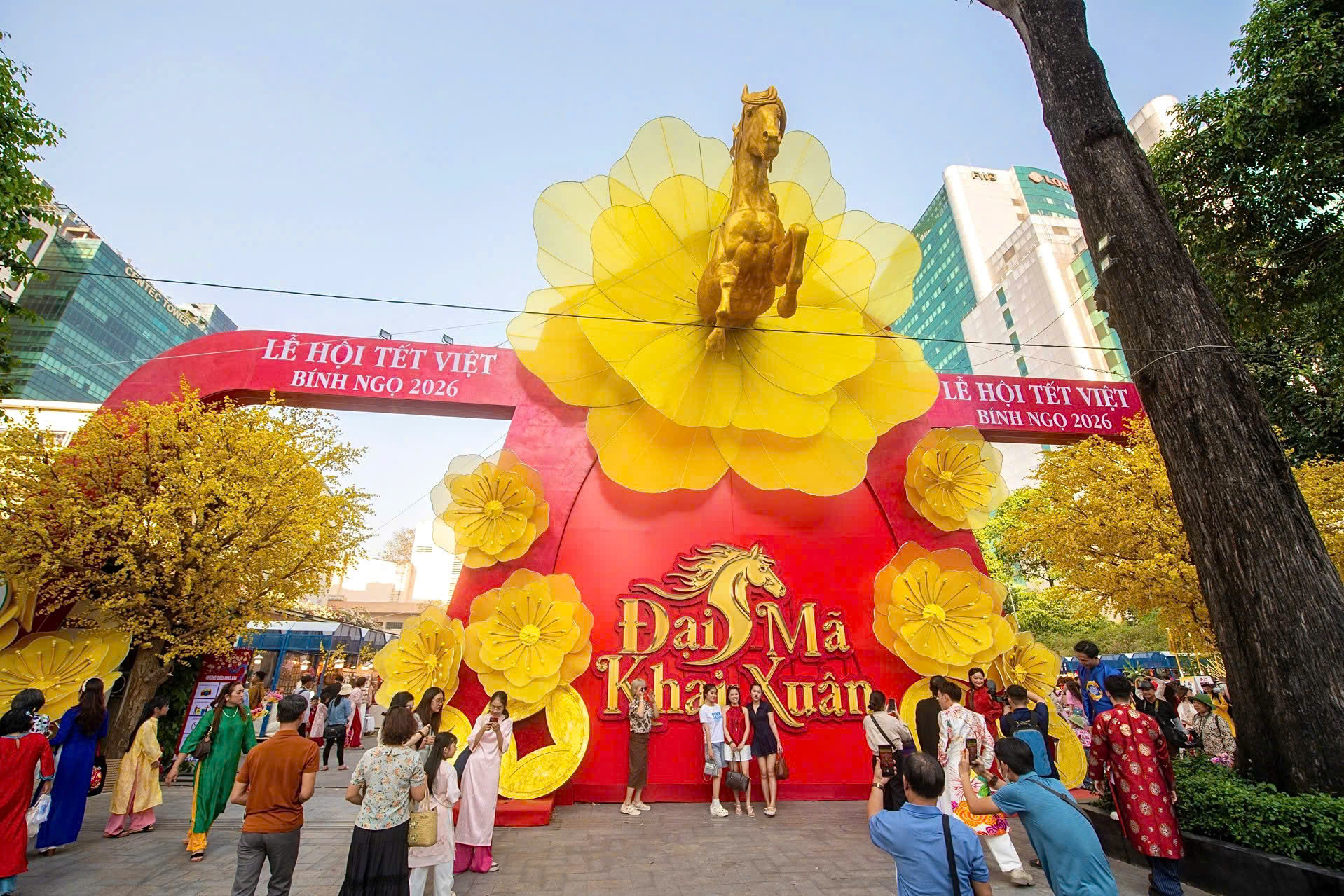 Check-in đầu xuân với Đại mã - Ảnh 1.