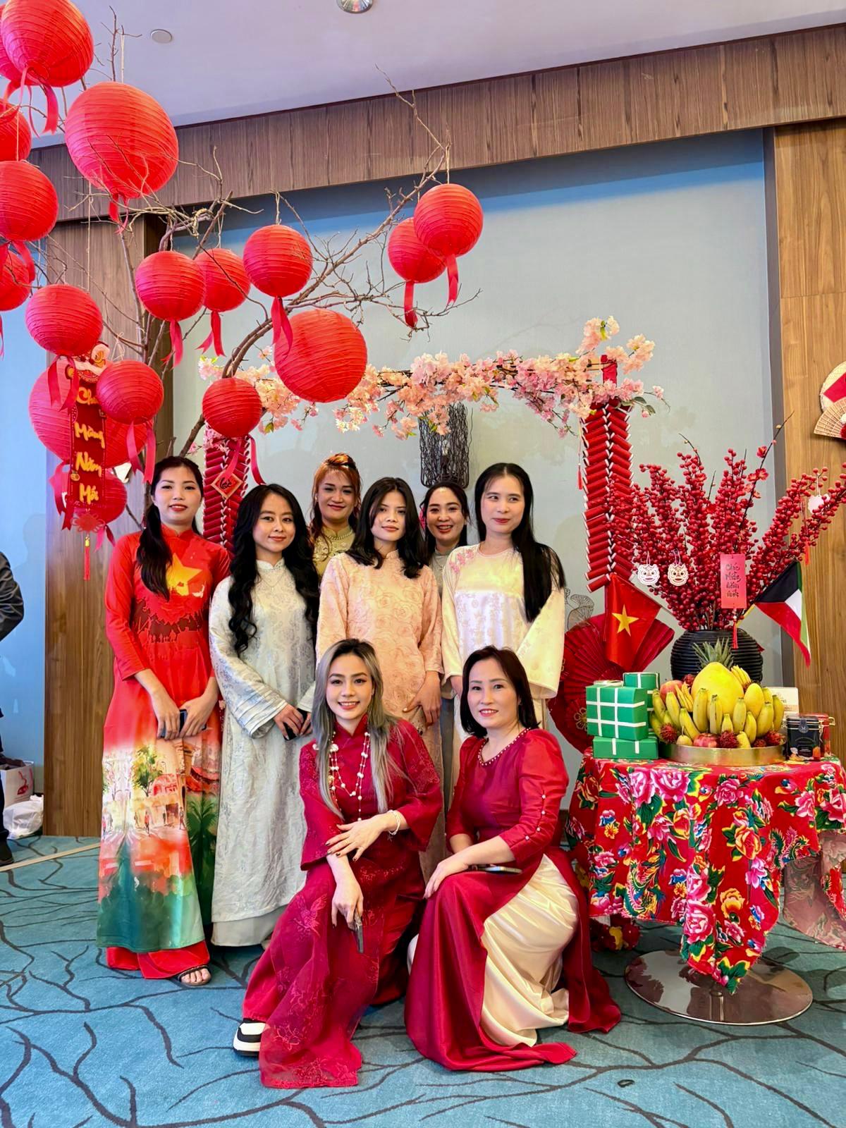 Mang Tết theo hành trình xa xứ - Ảnh 24.