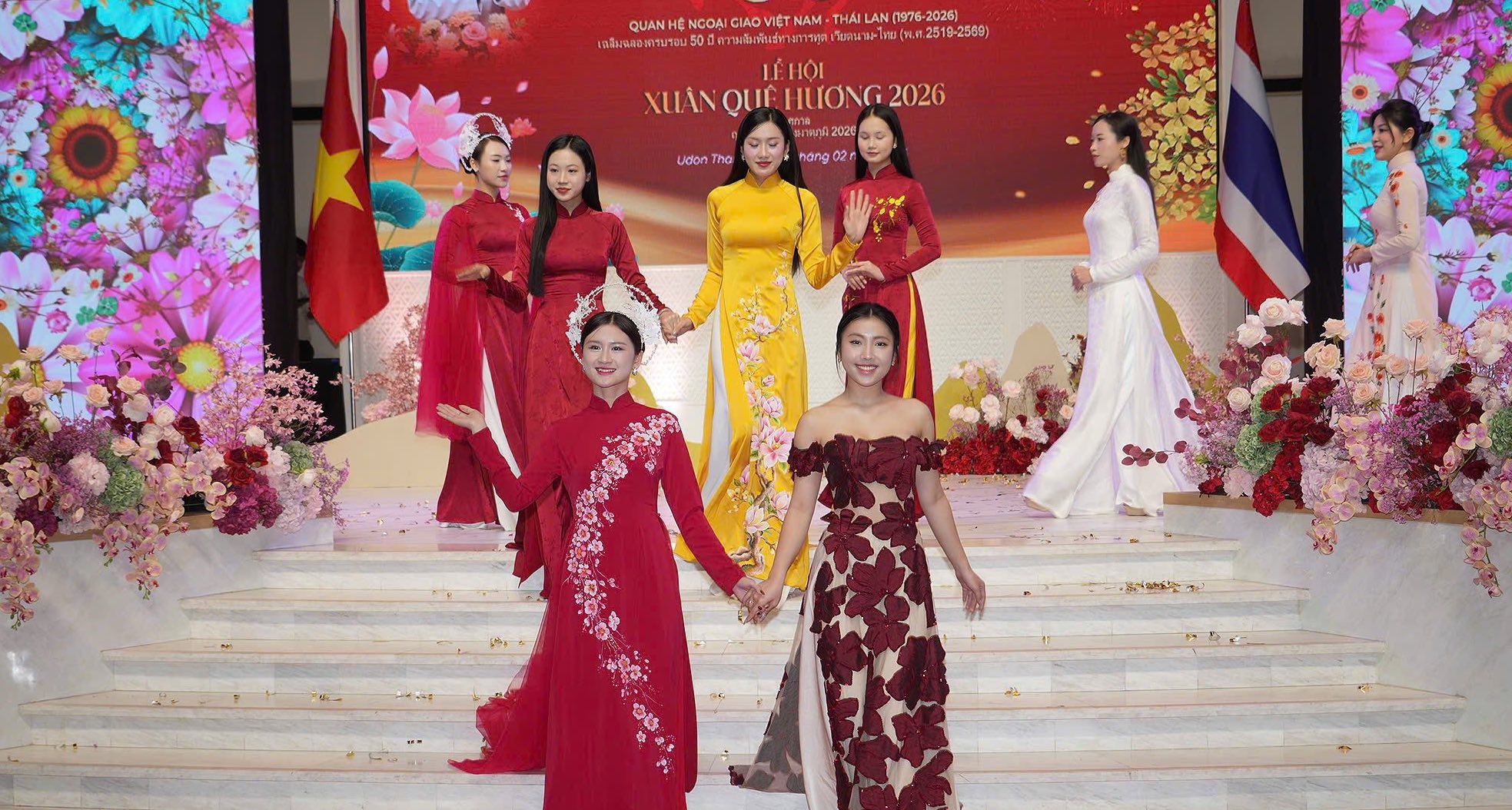 Mang Tết theo hành trình xa xứ - Ảnh 6.