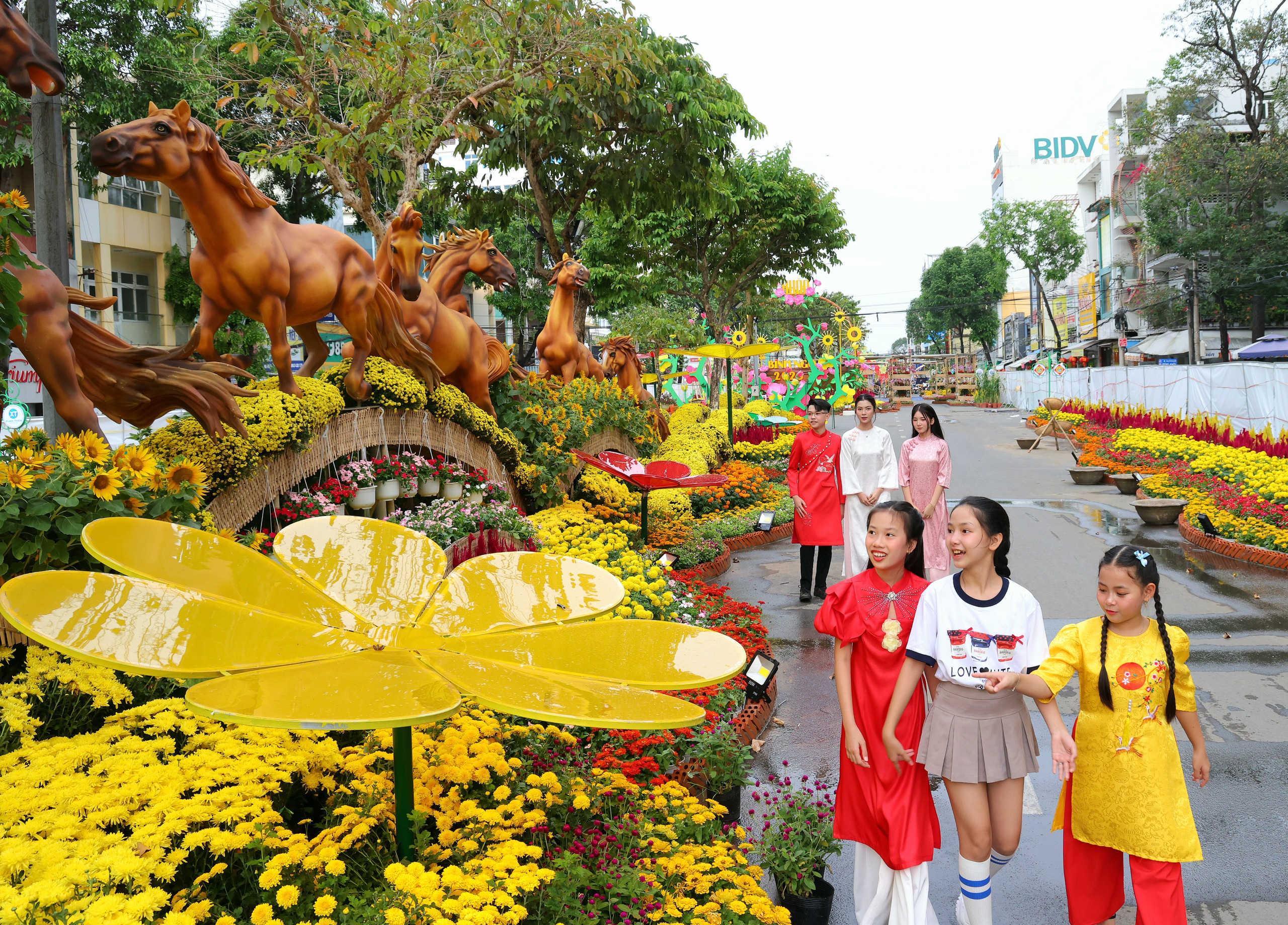 Du lịch miền T&acirc;y h&uacute;t kh&aacute;ch dịp Tết nhờ loạt trải nghiệm mới   - Ảnh 5.