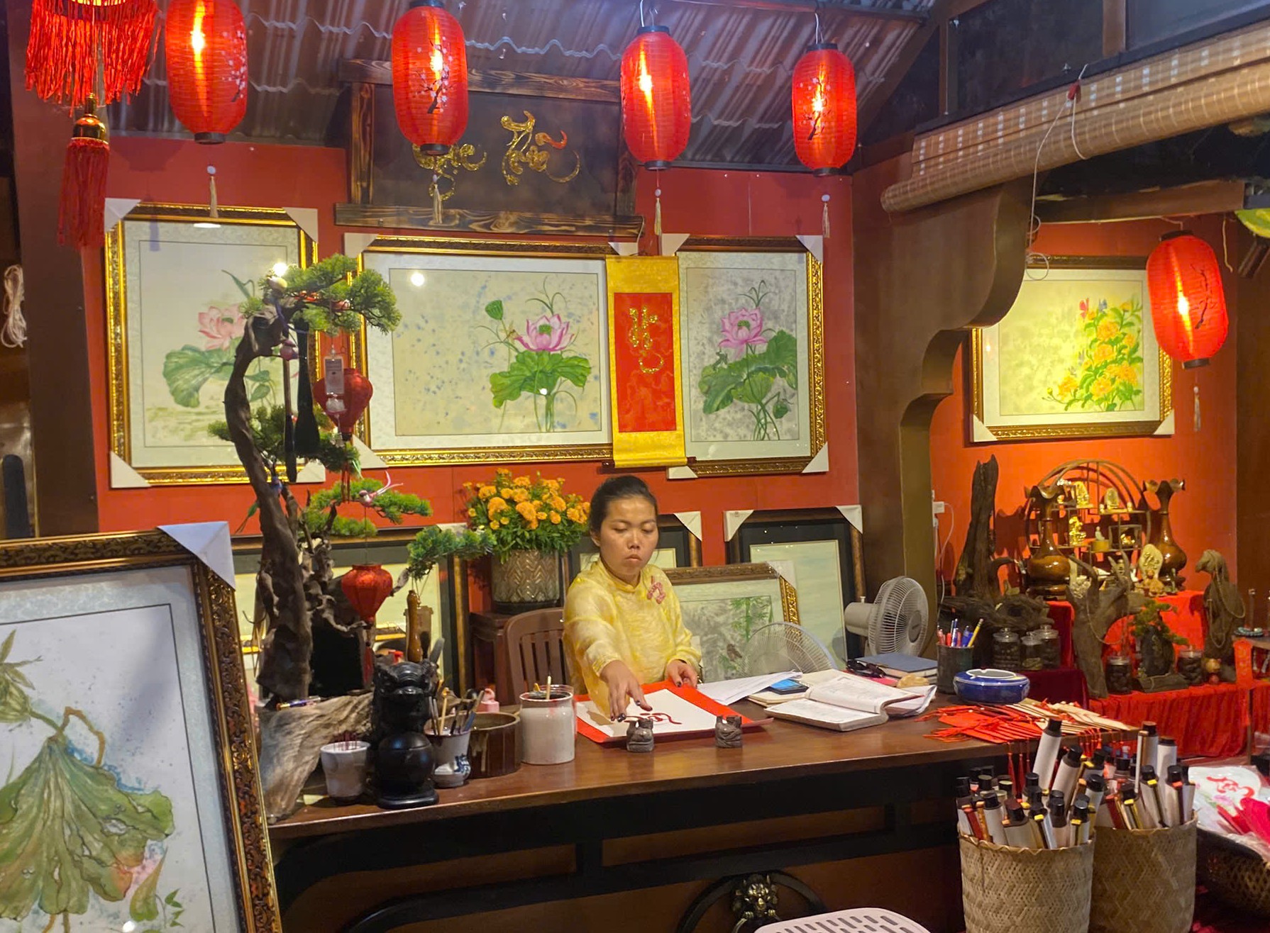 Xu&acirc;n an l&agrave;nh ở một linh miếu gần 200 năm tuổi - Ảnh 13.