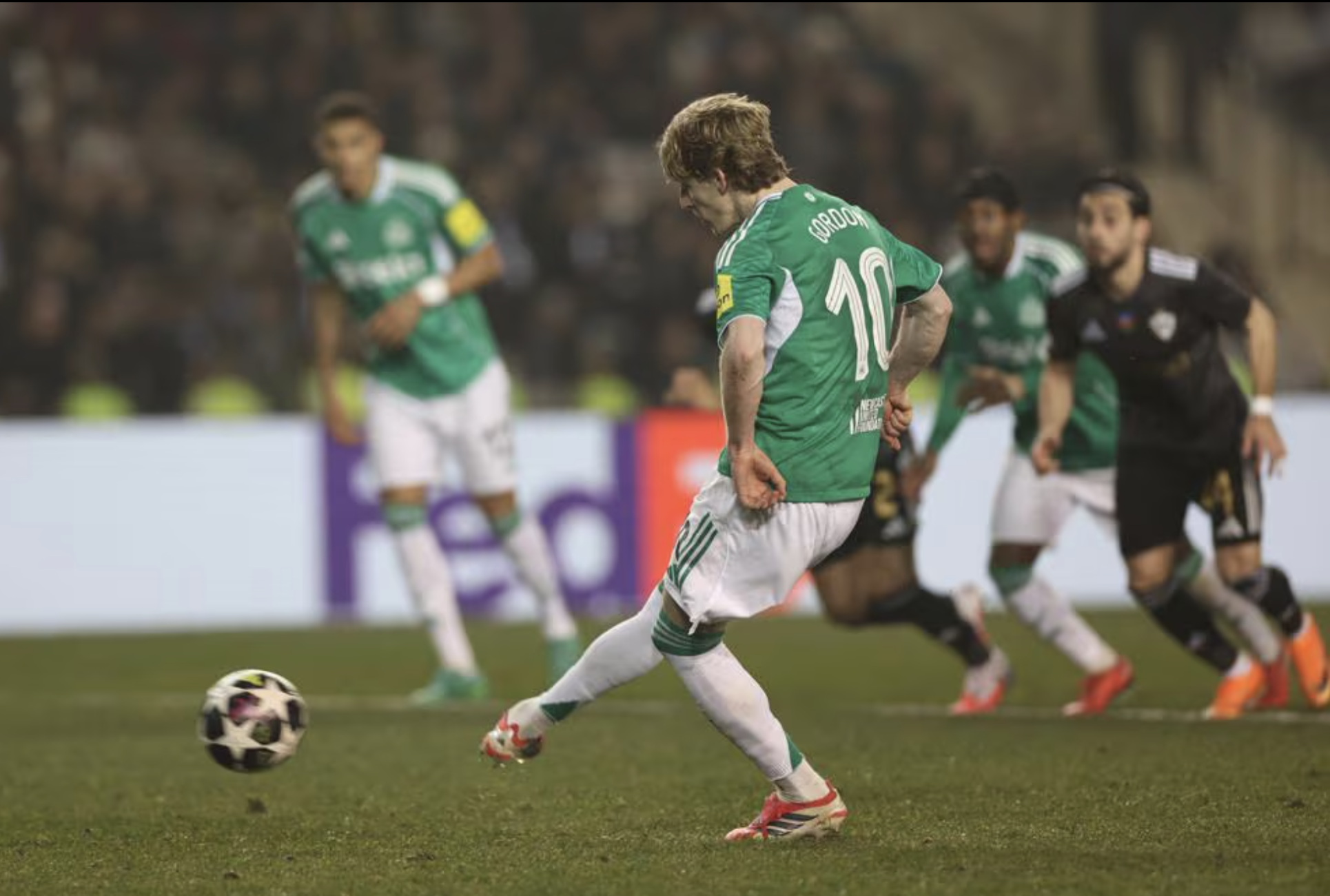 Anthony Gordon rực s&aacute;ng với "c&uacute; poker", Newcastle nghiền &eacute;p chủ nh&agrave; Qarabag - Ảnh 3.