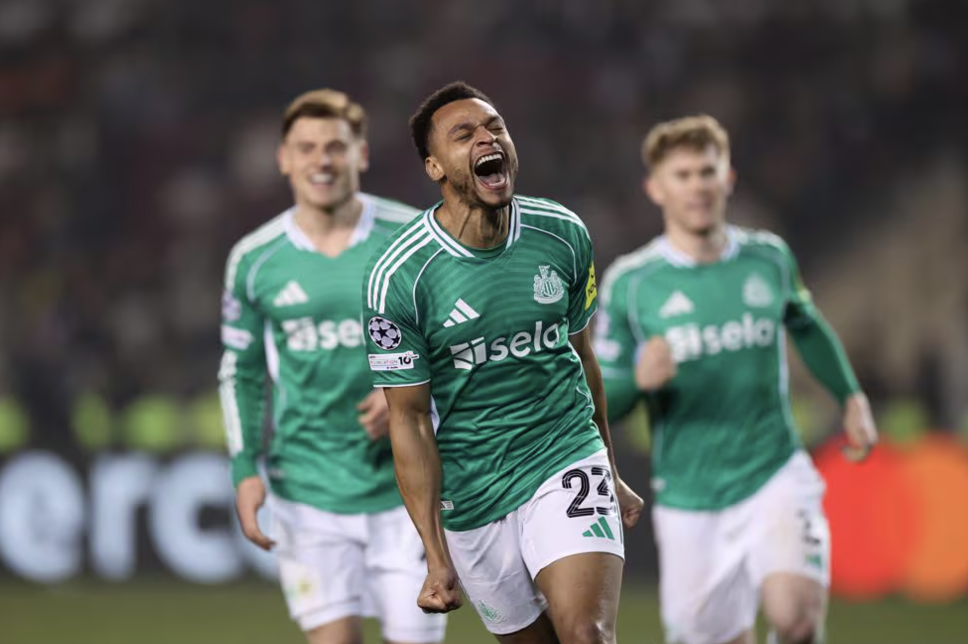 Anthony Gordon rực s&aacute;ng với "c&uacute; poker", Newcastle nghiền &eacute;p chủ nh&agrave; Qarabag - Ảnh 6.