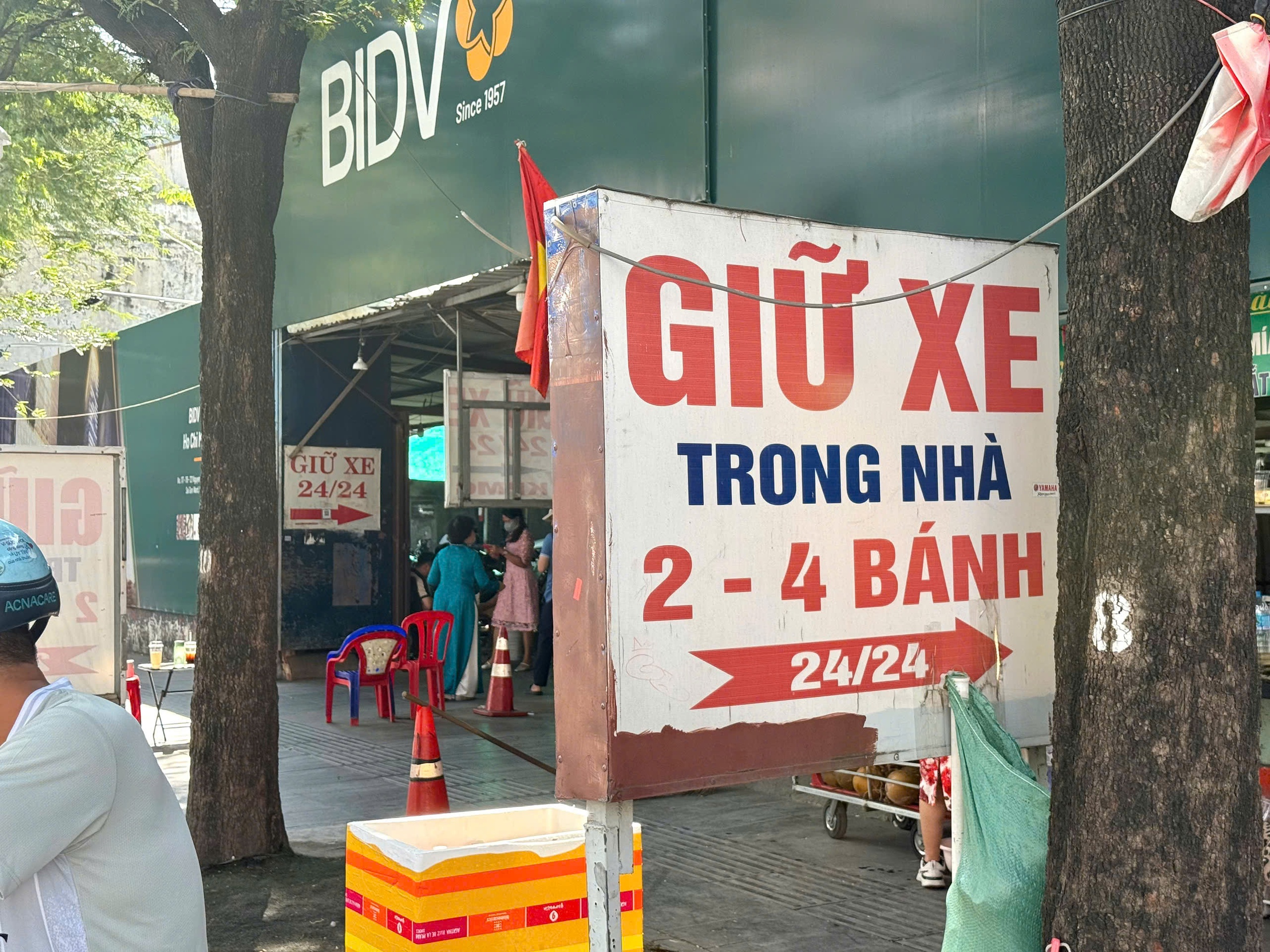 B&atilde;i giữ xe tại trung t&acirc;m TPHCM c&oacute; tăng gi&aacute; dịp Tết n&agrave;y? - Ảnh 3.
