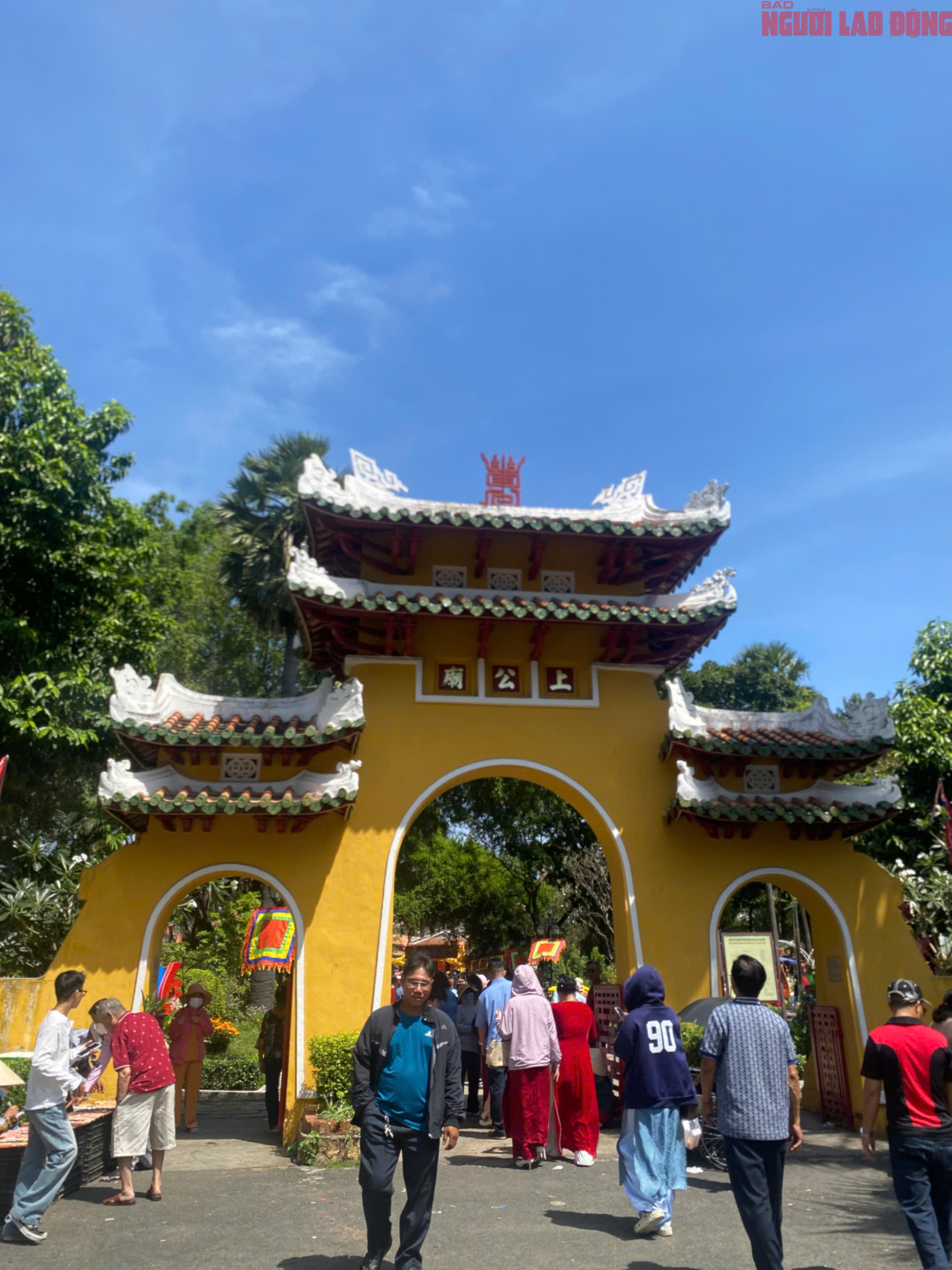 Xu&acirc;n an l&agrave;nh ở một linh miếu gần 200 năm tuổi - Ảnh 1.