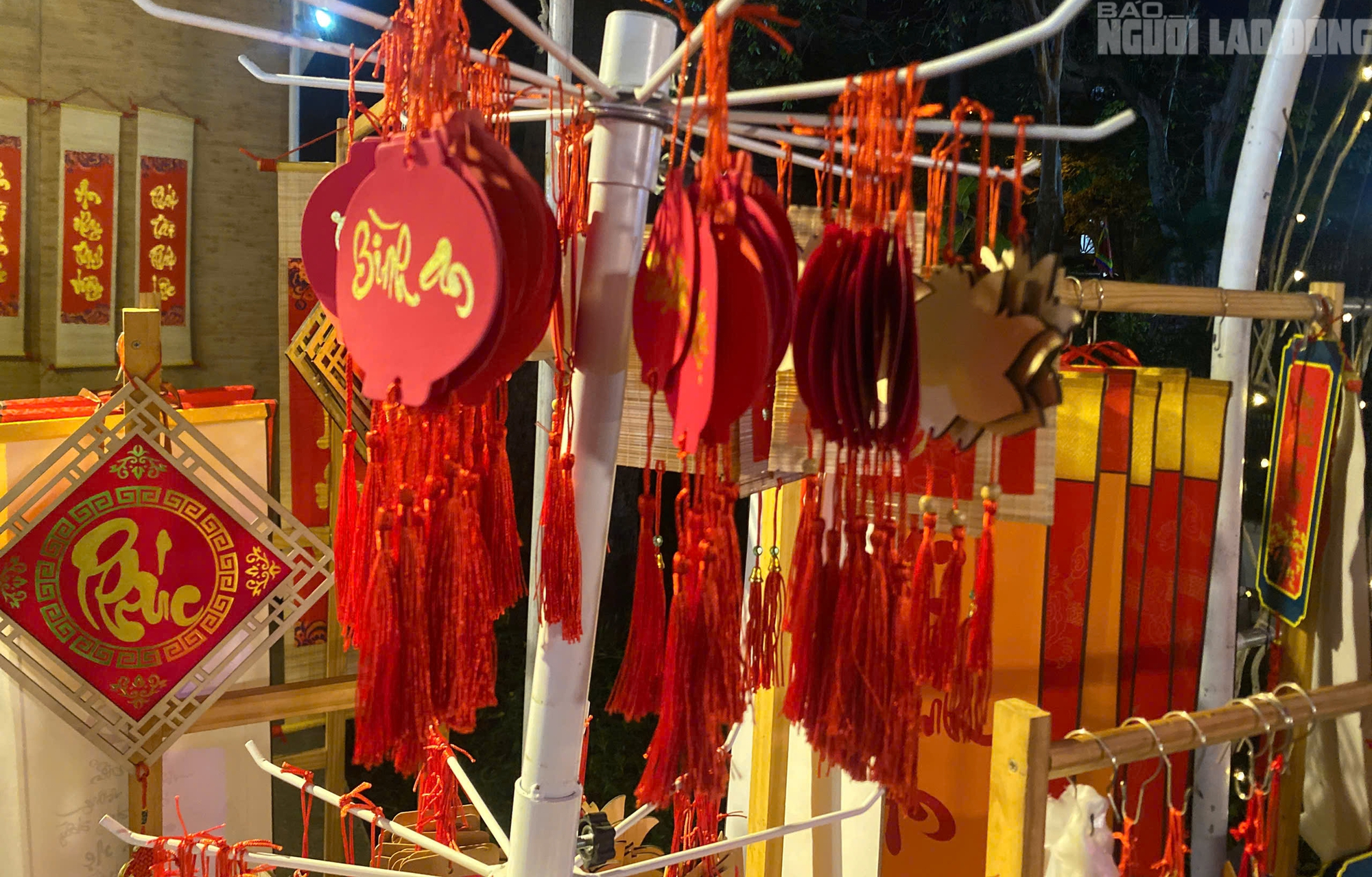 Xu&acirc;n an l&agrave;nh ở một linh miếu gần 200 năm tuổi - Ảnh 17.