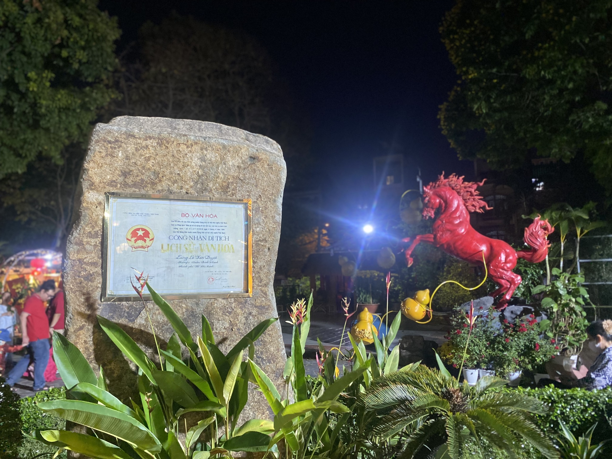Xu&acirc;n an l&agrave;nh ở một linh miếu gần 200 năm tuổi - Ảnh 21.