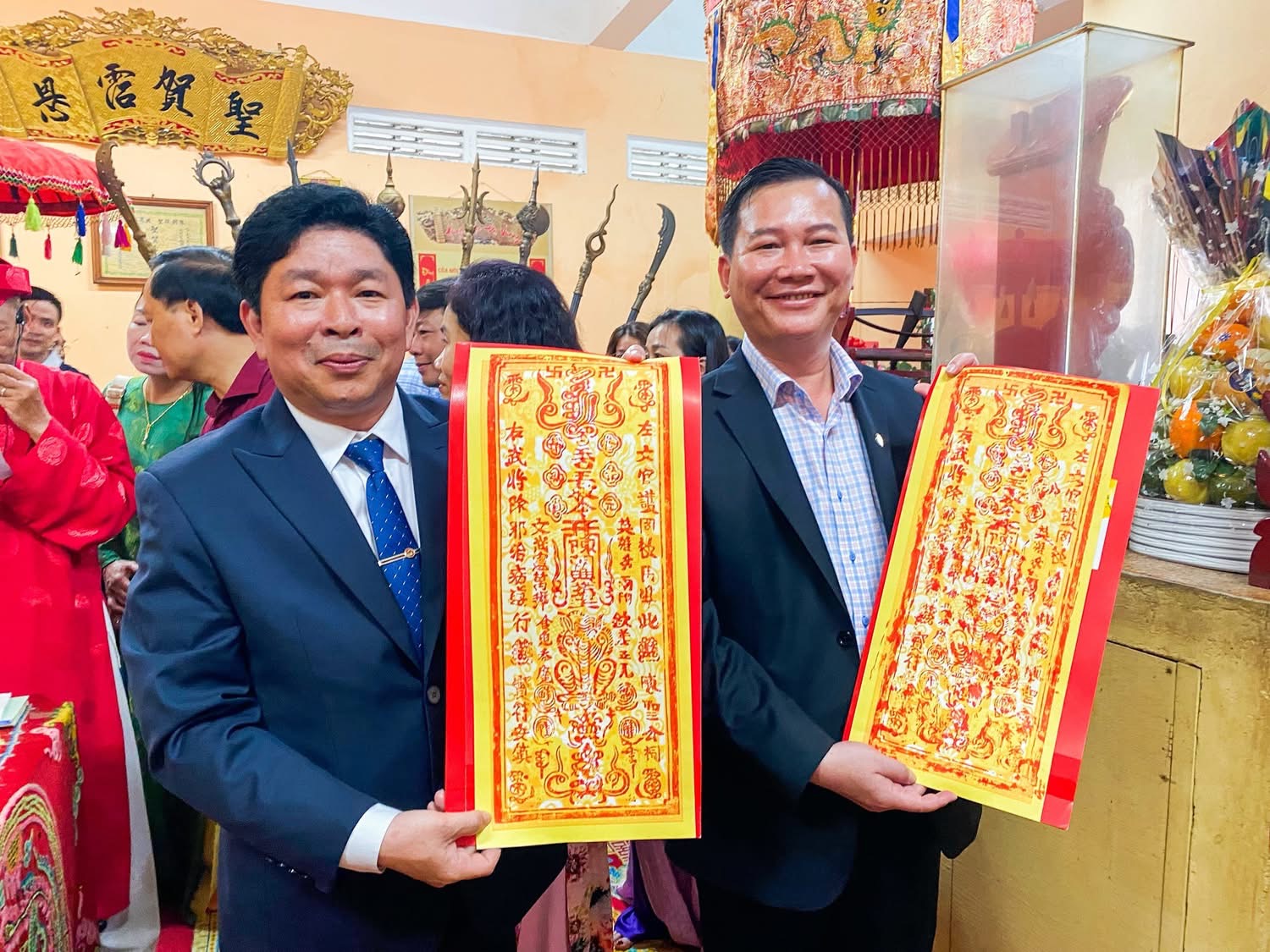 Đông đảo người dân dự lễ khai ấn Đức Thánh Trần đầu năm tại Quy Nhơn - Ảnh 5.