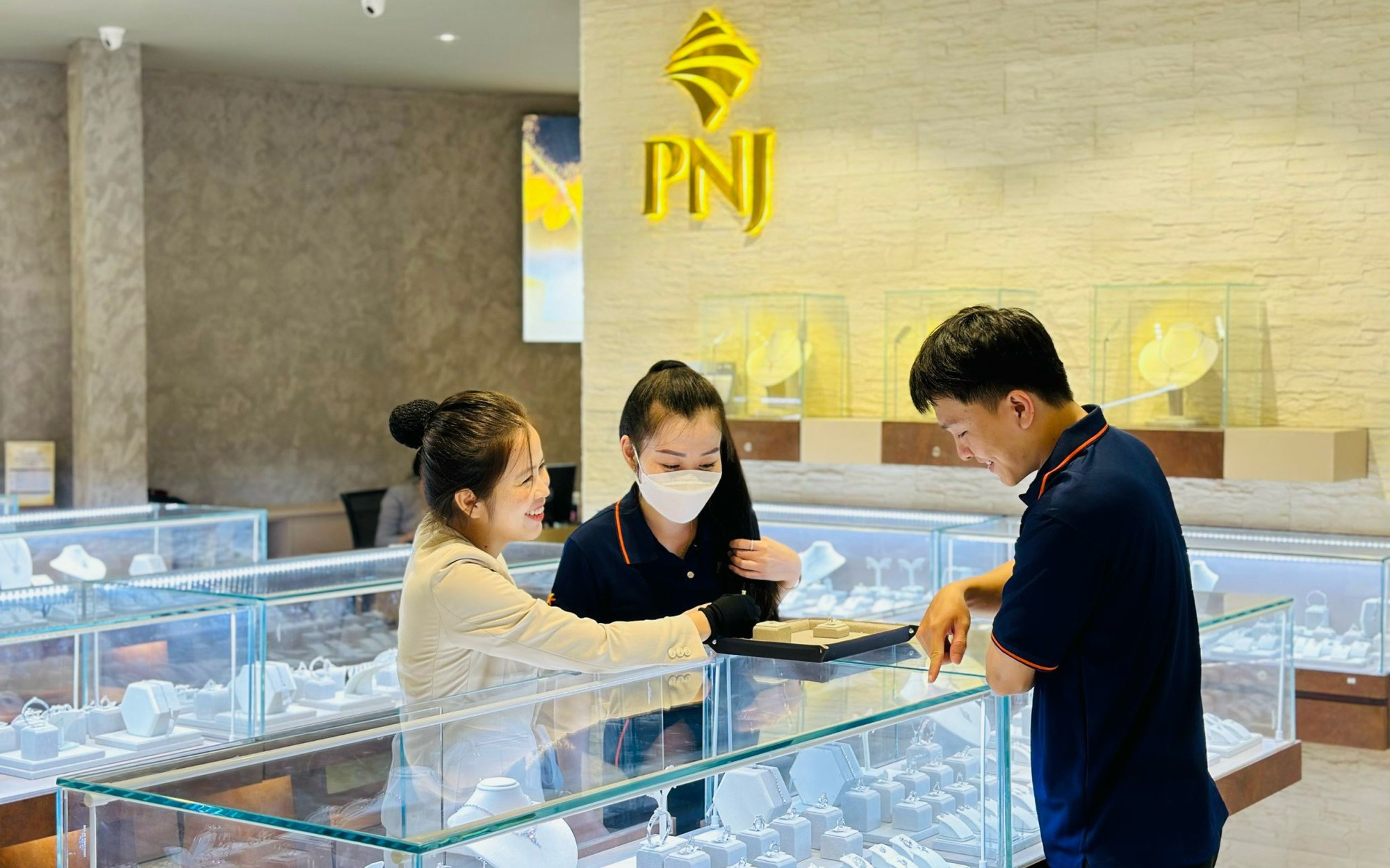 Giá vàng tăng trở lại Sáng mùng 3 Tết 2026: SJC đạt 180 triệu đồng / lượng - Ảnh 1.