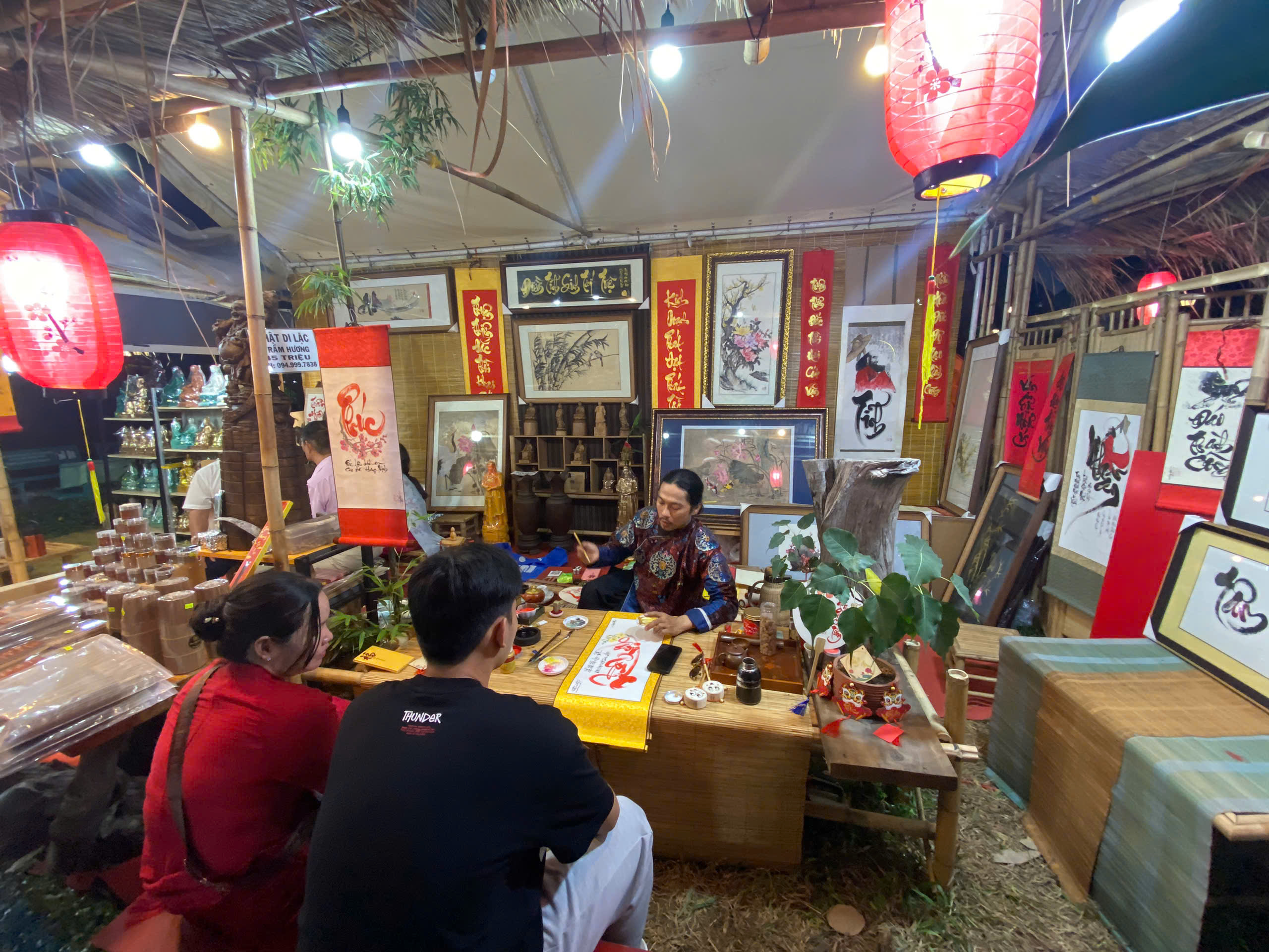 Xu&acirc;n an l&agrave;nh ở một linh miếu gần 200 năm tuổi - Ảnh 14.