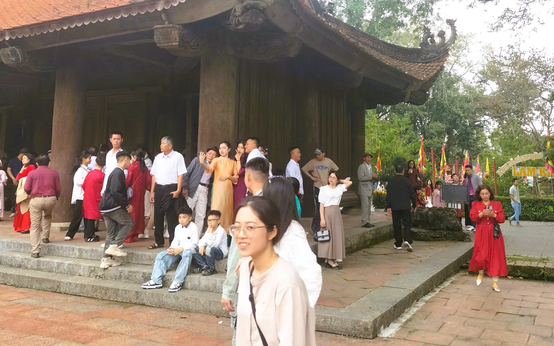 Khách du lịch tấp nập đến các điểm du lịch nổi tiếng ở Thanh Hóa du Xuân