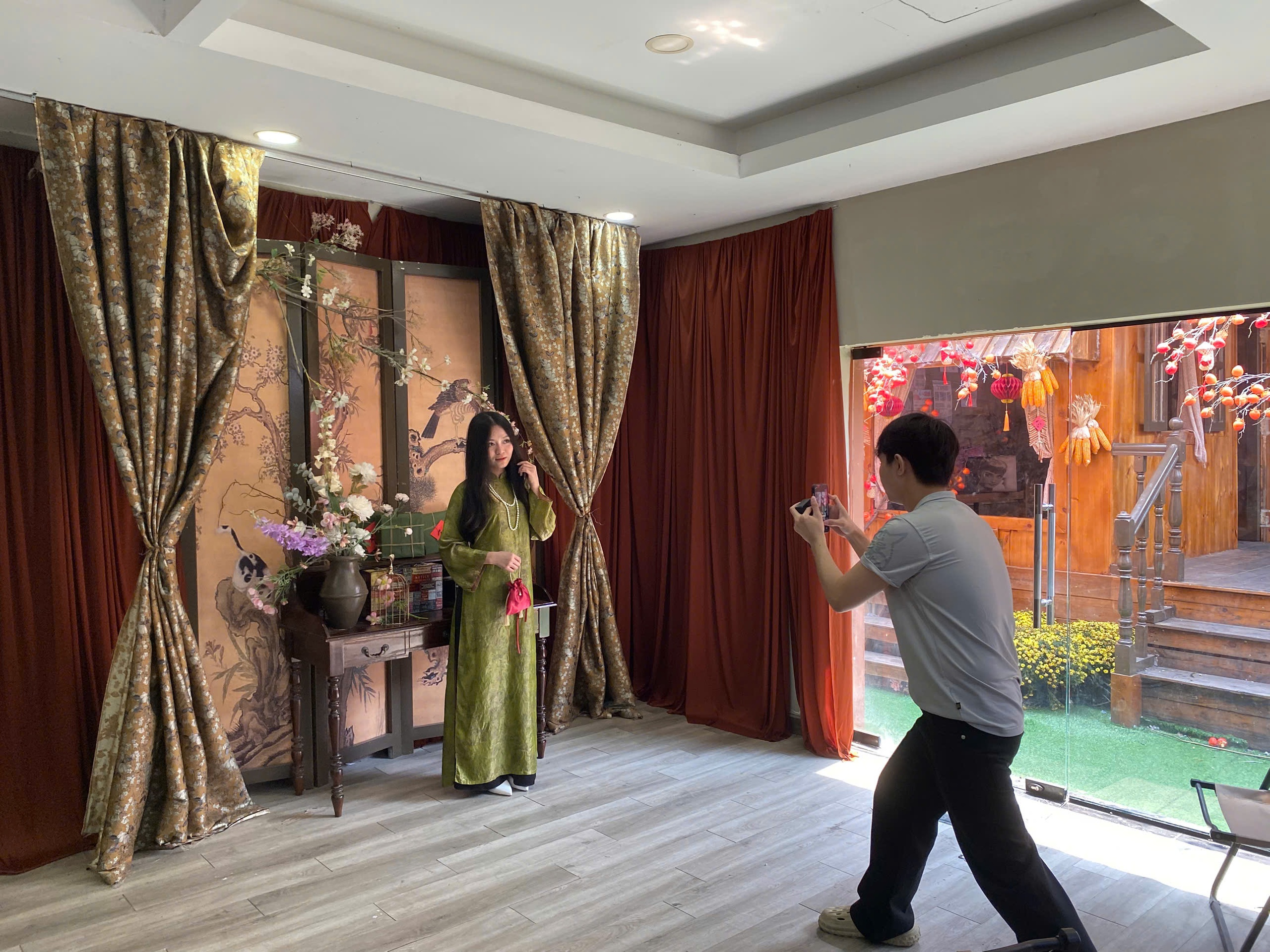 Giới trẻ check-in Tết giữa "không gian hoài niệm" - Ảnh 9.