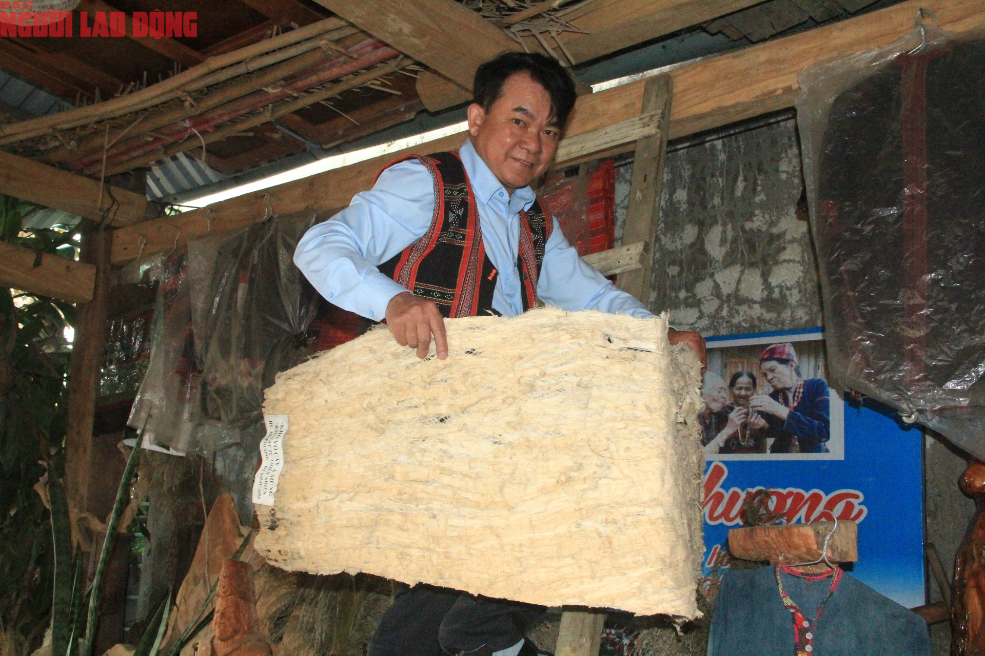 Trang phục cổ xưa bằng vỏ cây A - mưng của nhà nghiên cứu Hồ Phương - Ảnh 11.