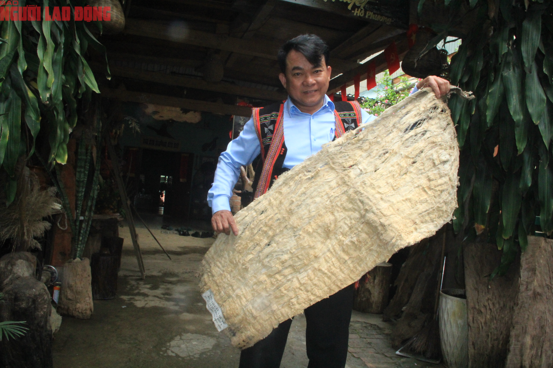 Trang phục cổ xưa bằng vỏ cây A - mưng của nhà nghiên cứu Hồ Phương - Ảnh 12.